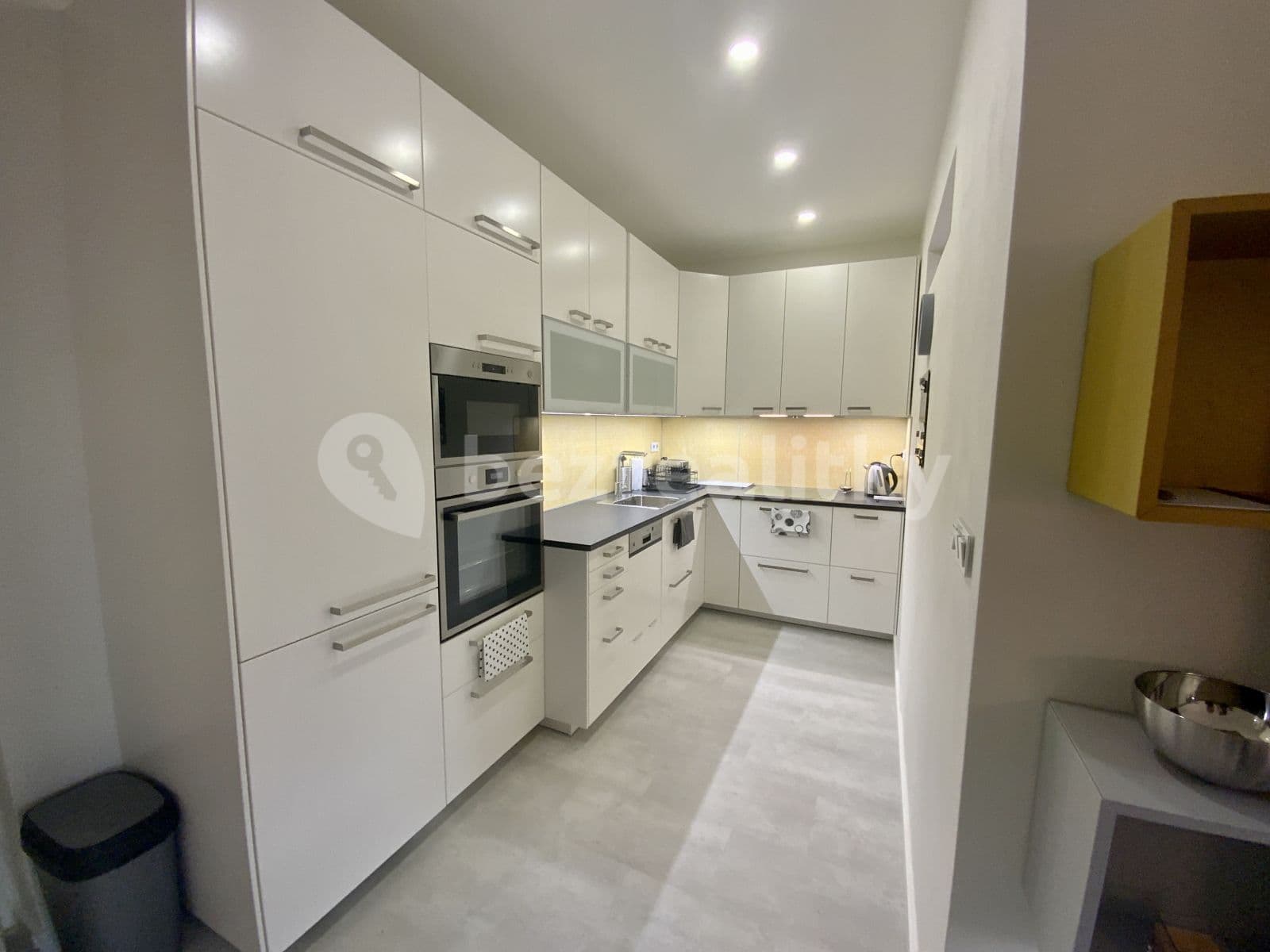 1 bedroom with open-plan kitchen flat to rent, 50 m², K Vodojemu, Prague, Prague 1 bedroom with open-plan kitchen flat to rent, 50 m², K Vodojemu, Prague, Prague
