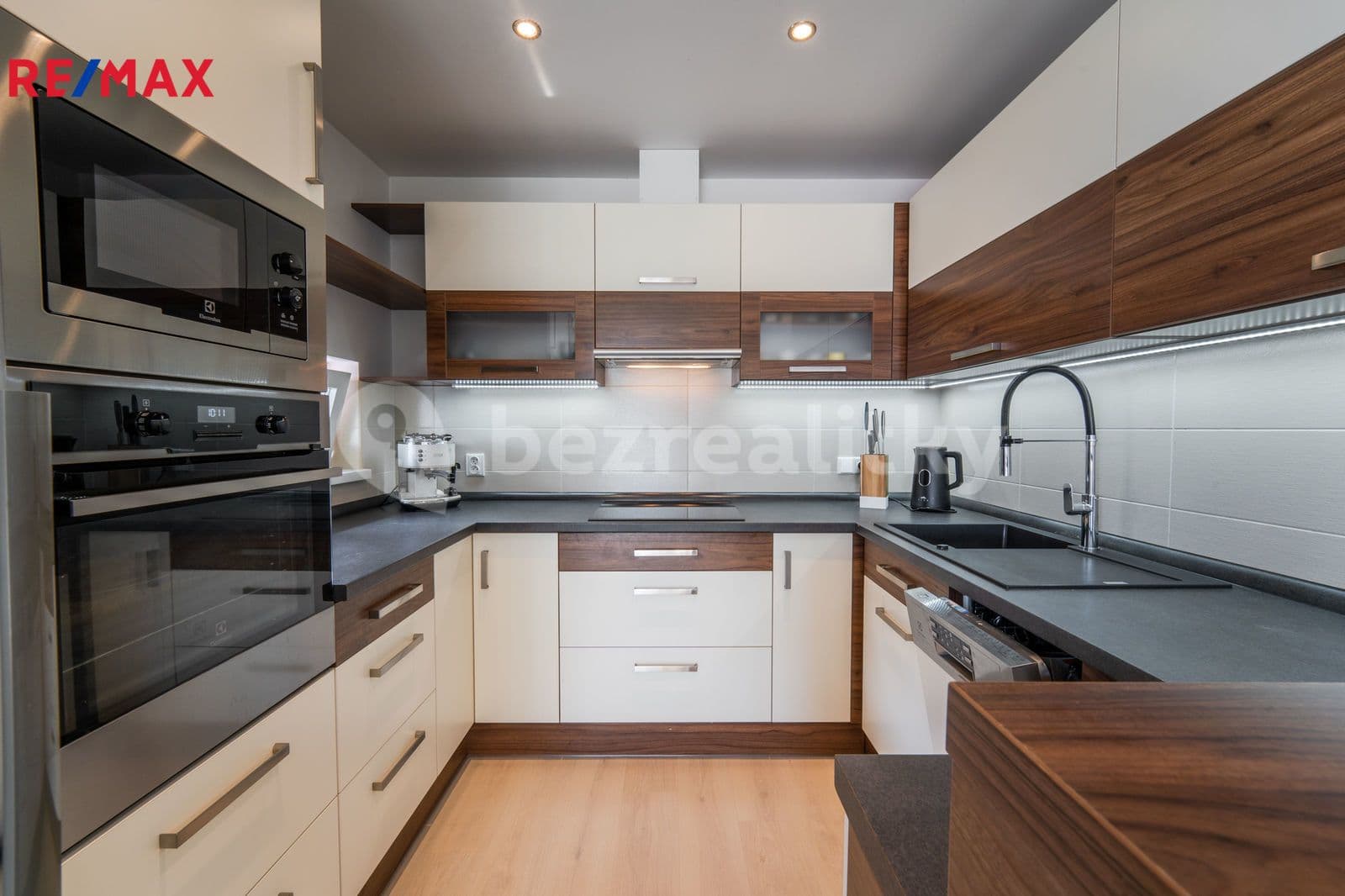 1 bedroom with open-plan kitchen flat to rent, 76 m², Na Návsi, Zbuzany, Středočeský Region 1 bedroom with open-plan kitchen flat to rent, 76 m², Na Návsi, Zbuzany, Středočeský Region