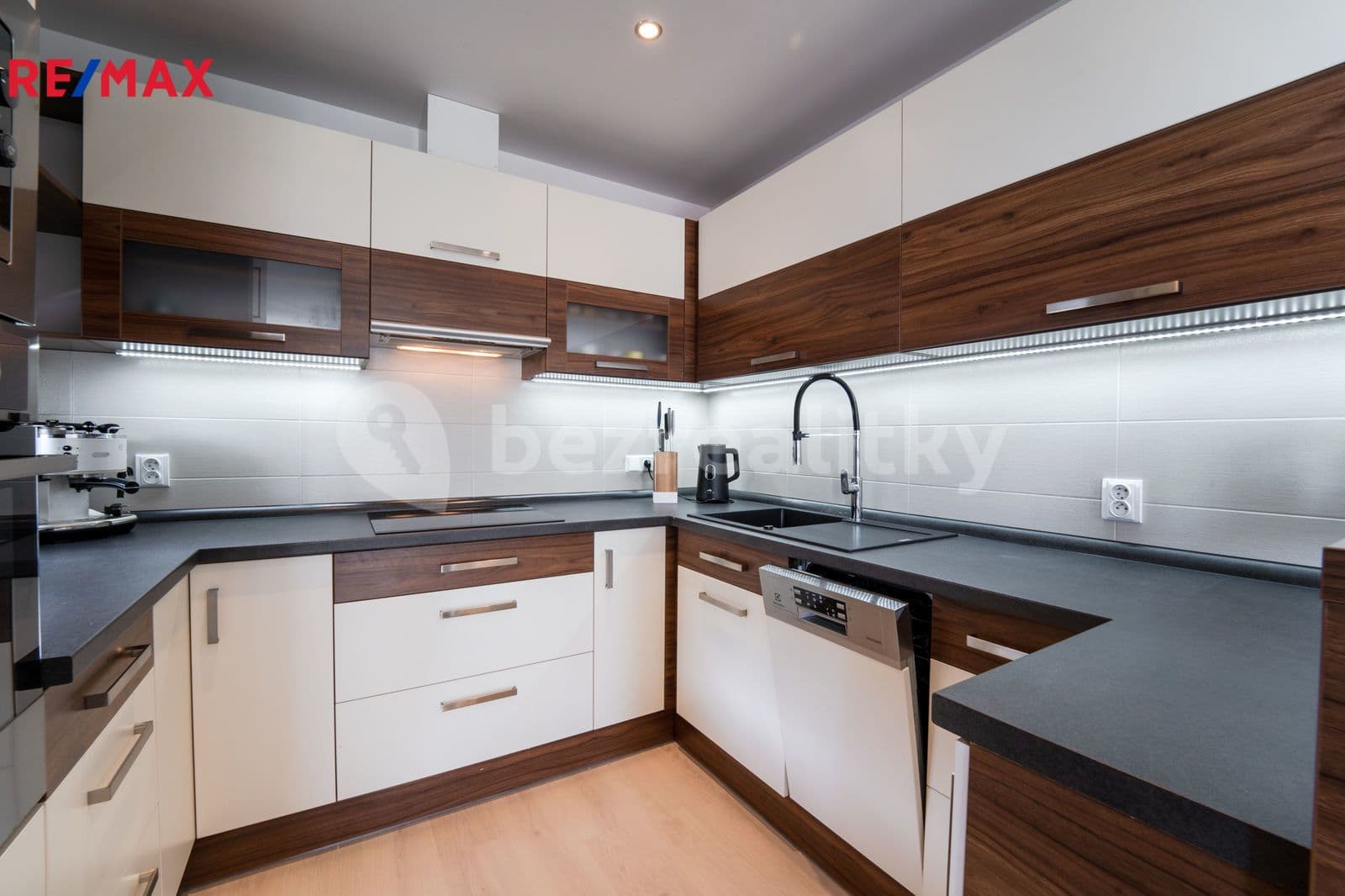 1 bedroom with open-plan kitchen flat to rent, 76 m², Na Návsi, Zbuzany, Středočeský Region 1 bedroom with open-plan kitchen flat to rent, 76 m², Na Návsi, Zbuzany, Středočeský Region