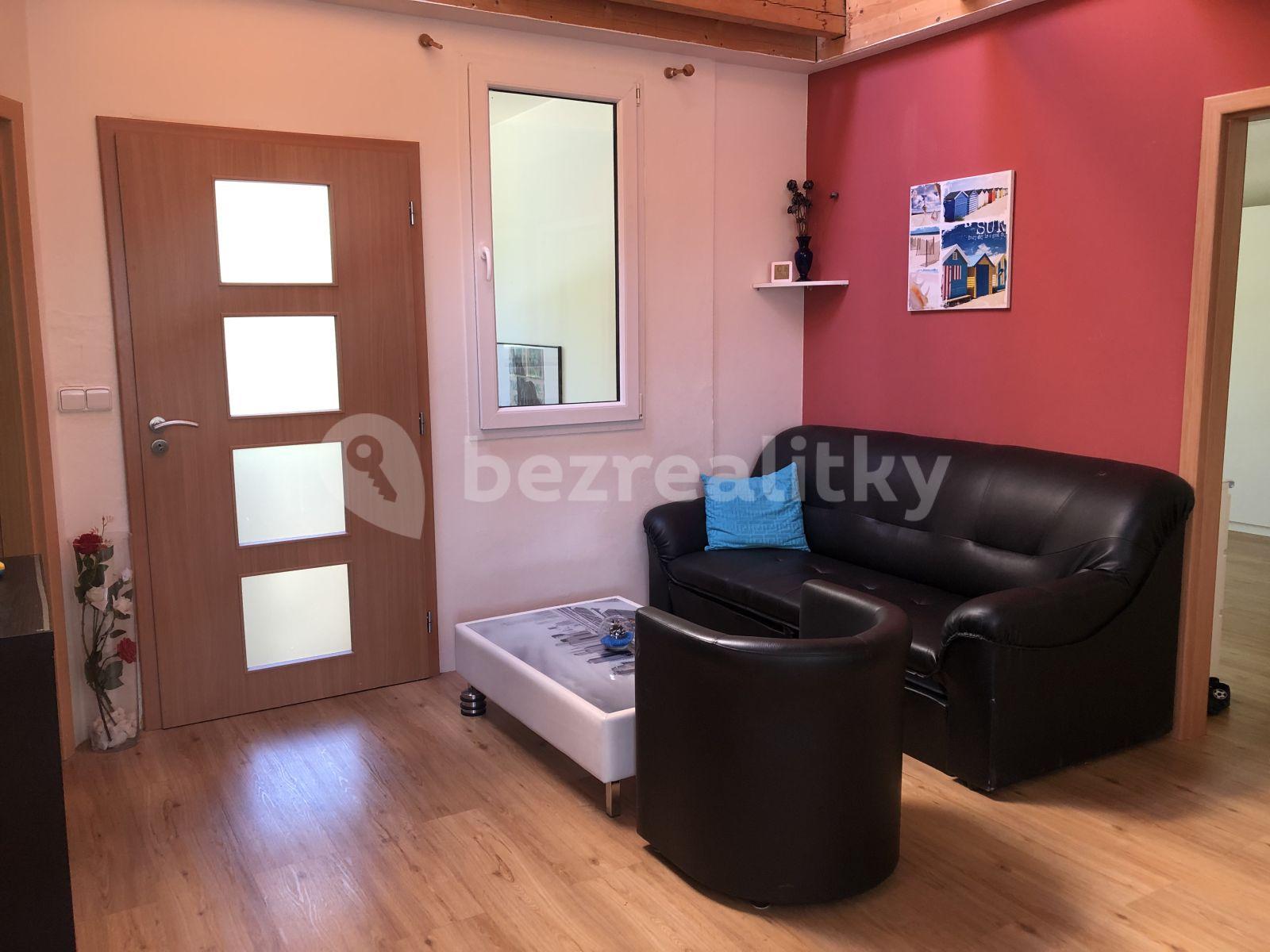 3 bedroom with open-plan kitchen flat to rent, 88 m², Dřínov, Středočeský Region