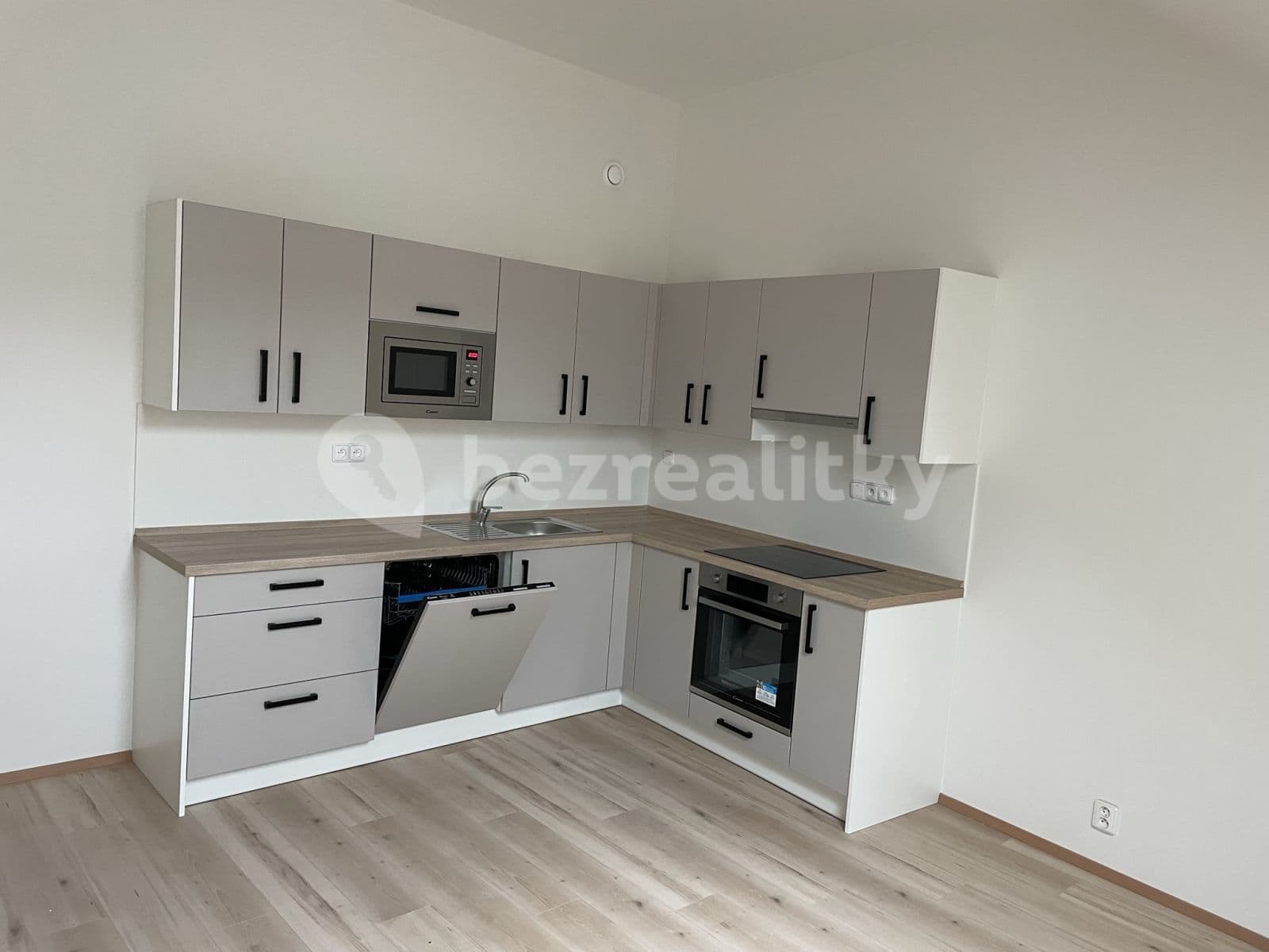 1 bedroom with open-plan kitchen flat to rent, 61 m², Chržínská, Velvary, Středočeský Region 1 bedroom with open-plan kitchen flat to rent, 61 m², Chržínská, Velvary, Středočeský Region