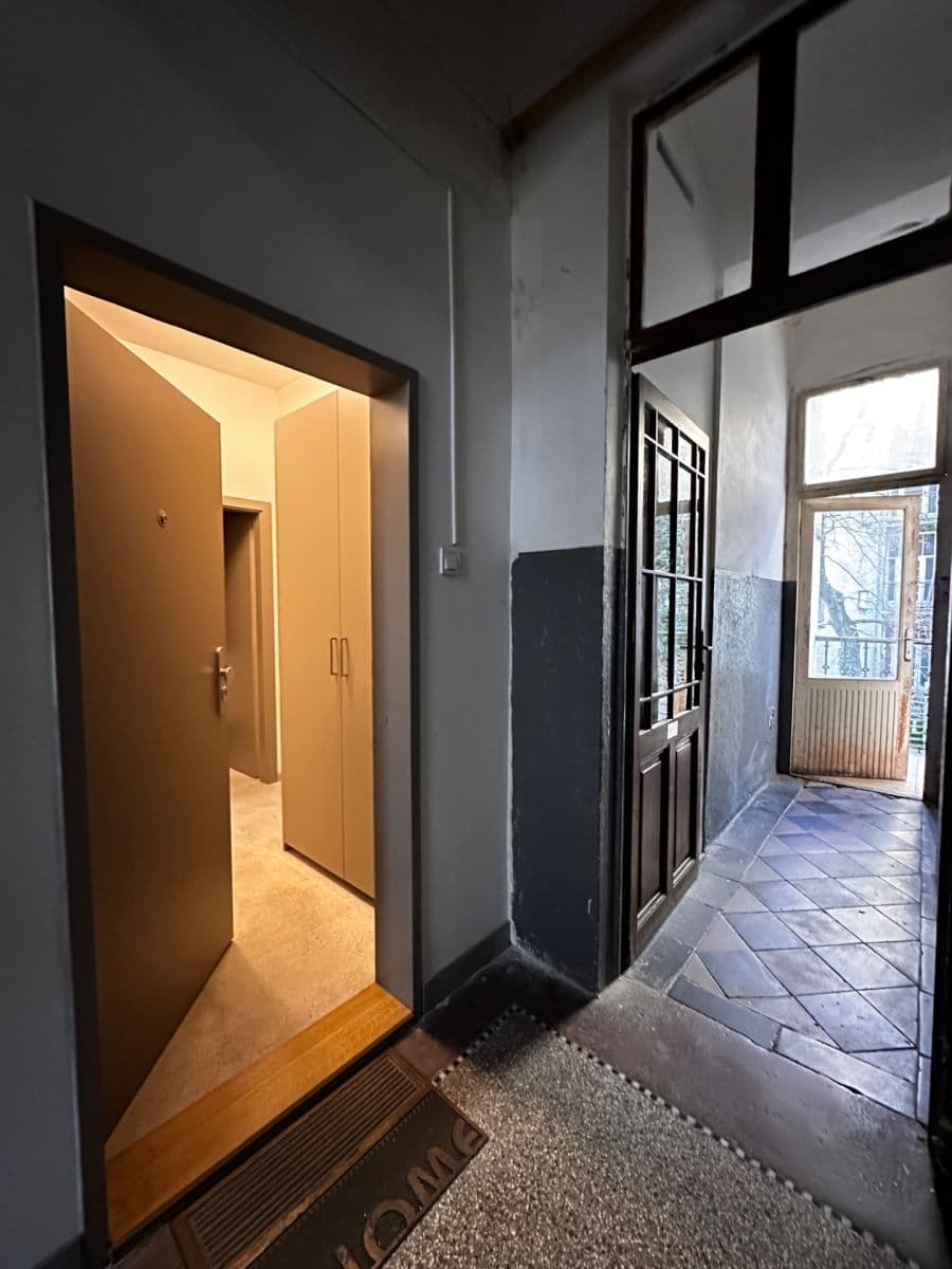 1 bedroom with open-plan kitchen flat to rent, 38 m², U Santošky, Prague, Prague 1 bedroom with open-plan kitchen flat to rent, 38 m², U Santošky, Prague, Prague