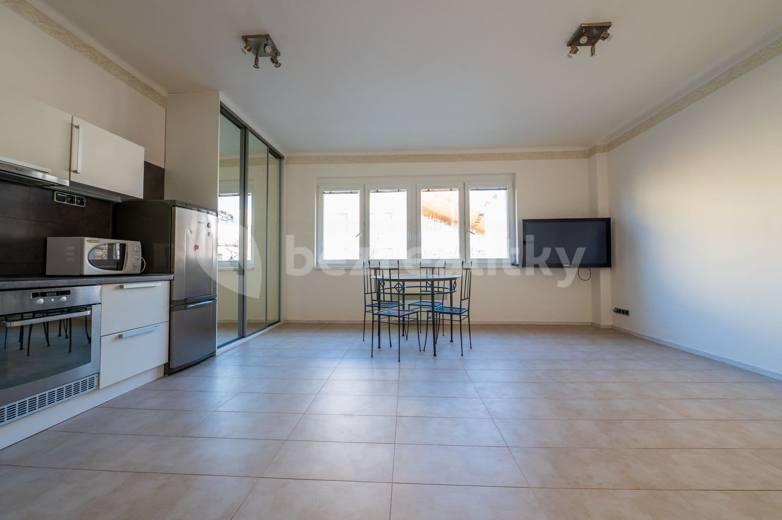 1 bedroom with open-plan kitchen flat to rent, 45 m², Osadní, Prague, Prague 1 bedroom with open-plan kitchen flat to rent, 45 m², Osadní, Prague, Prague