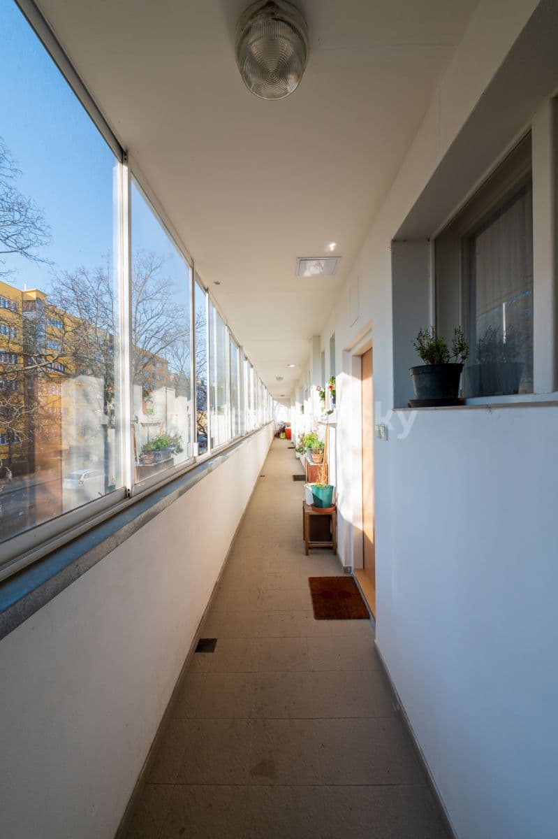 1 bedroom with open-plan kitchen flat to rent, 45 m², Osadní, Prague, Prague 1 bedroom with open-plan kitchen flat to rent, 45 m², Osadní, Prague, Prague