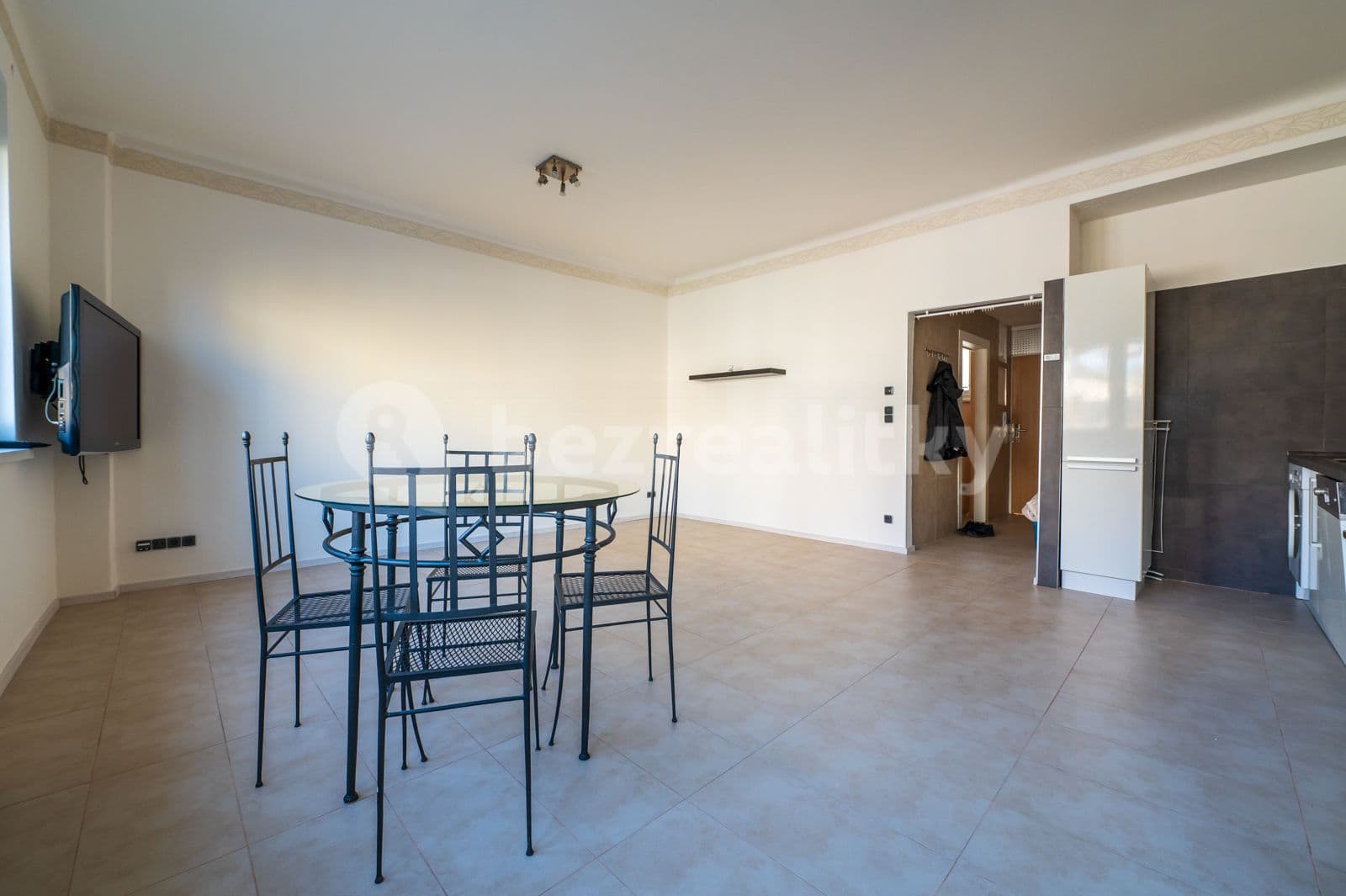 1 bedroom with open-plan kitchen flat to rent, 45 m², Osadní, Prague, Prague 1 bedroom with open-plan kitchen flat to rent, 45 m², Osadní, Prague, Prague