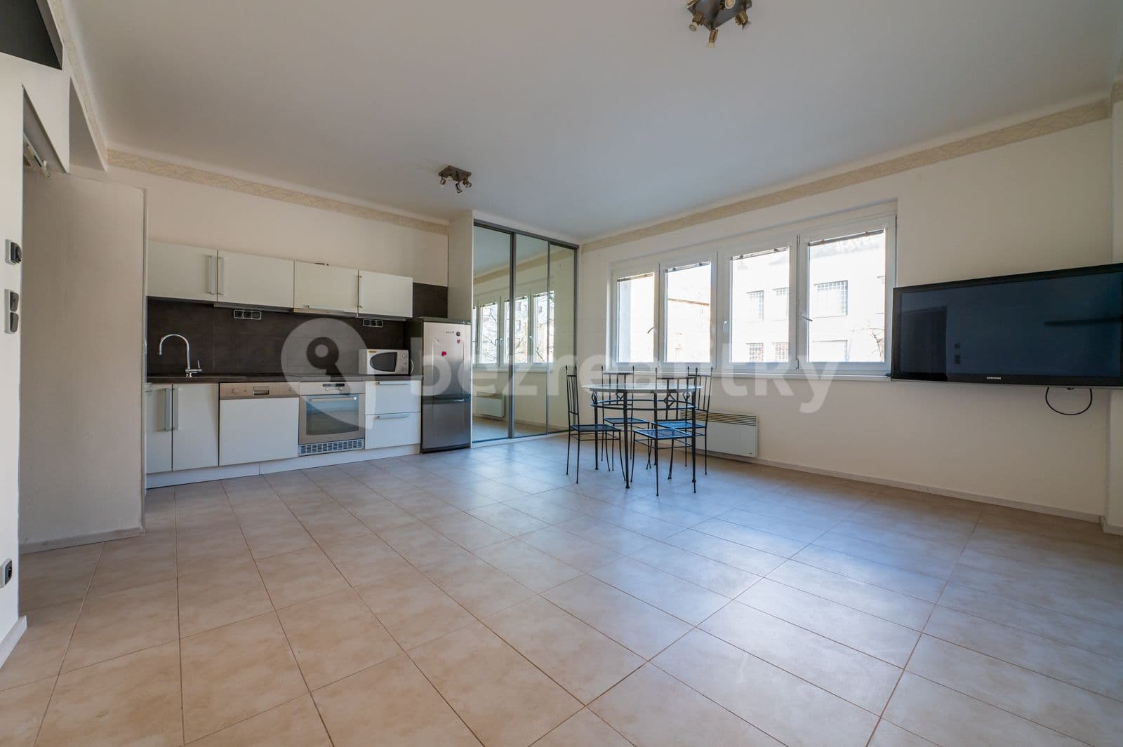 1 bedroom with open-plan kitchen flat to rent, 45 m², Osadní, Prague, Prague 1 bedroom with open-plan kitchen flat to rent, 45 m², Osadní, Prague, Prague