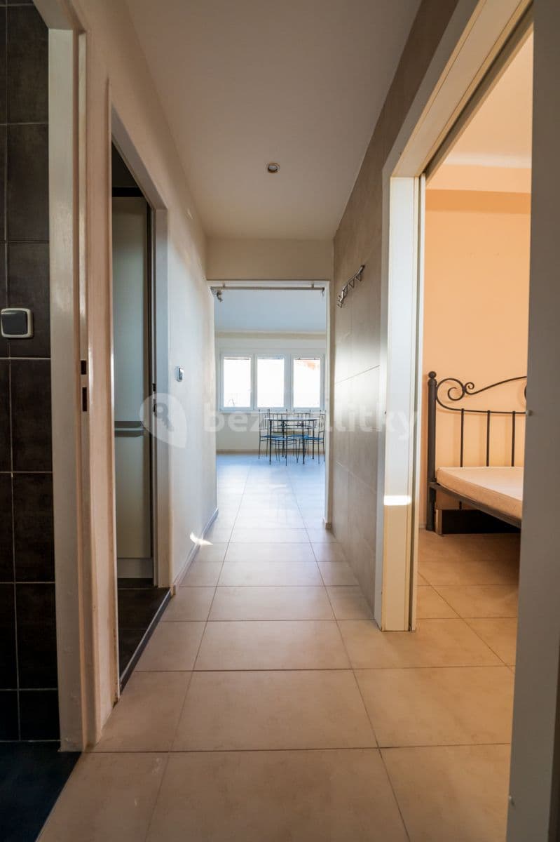 1 bedroom with open-plan kitchen flat to rent, 45 m², Osadní, Prague, Prague 1 bedroom with open-plan kitchen flat to rent, 45 m², Osadní, Prague, Prague