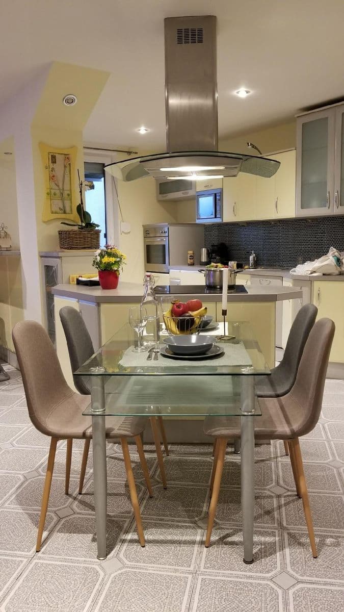 2 bedroom with open-plan kitchen flat to rent, 115 m², Běhounkova, Prague, Prague 2 bedroom with open-plan kitchen flat to rent, 115 m², Běhounkova, Prague, Prague