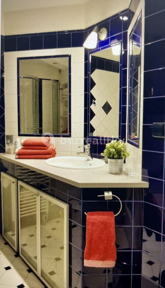 2 bedroom with open-plan kitchen flat to rent, 115 m², Běhounkova, Prague, Prague 2 bedroom with open-plan kitchen flat to rent, 115 m², Běhounkova, Prague, Prague