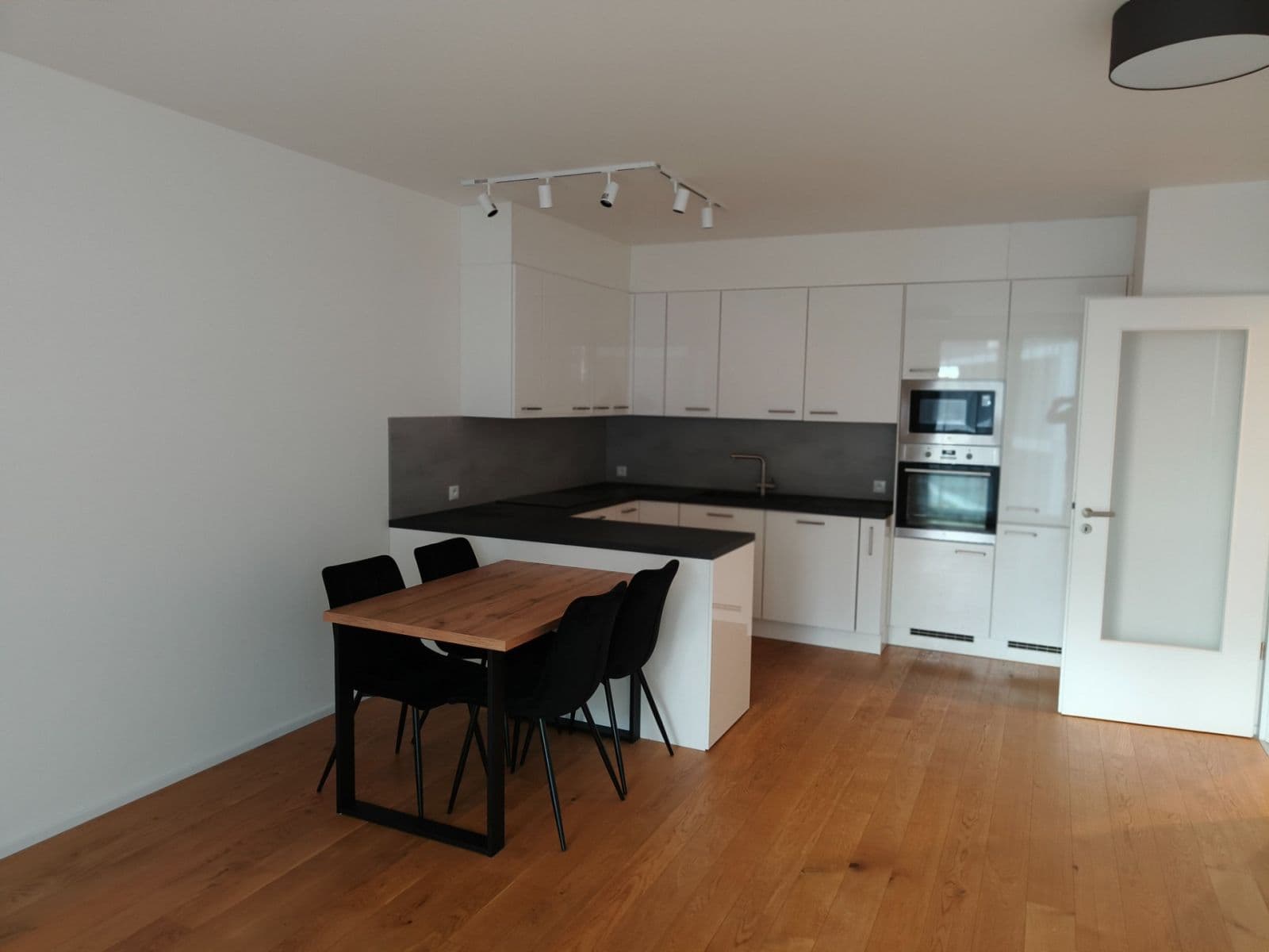 1 bedroom with open-plan kitchen flat to rent, 58 m², Prague, Prague 1 bedroom with open-plan kitchen flat to rent, 58 m², Prague, Prague