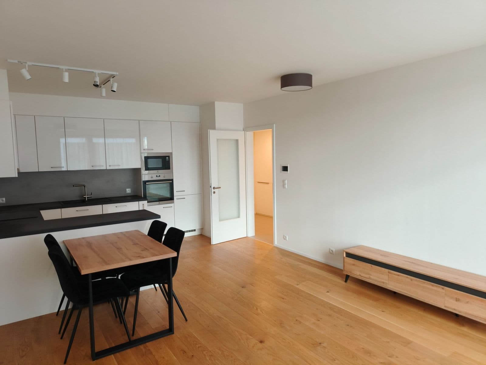 1 bedroom with open-plan kitchen flat to rent, 58 m², Prague, Prague 1 bedroom with open-plan kitchen flat to rent, 58 m², Prague, Prague