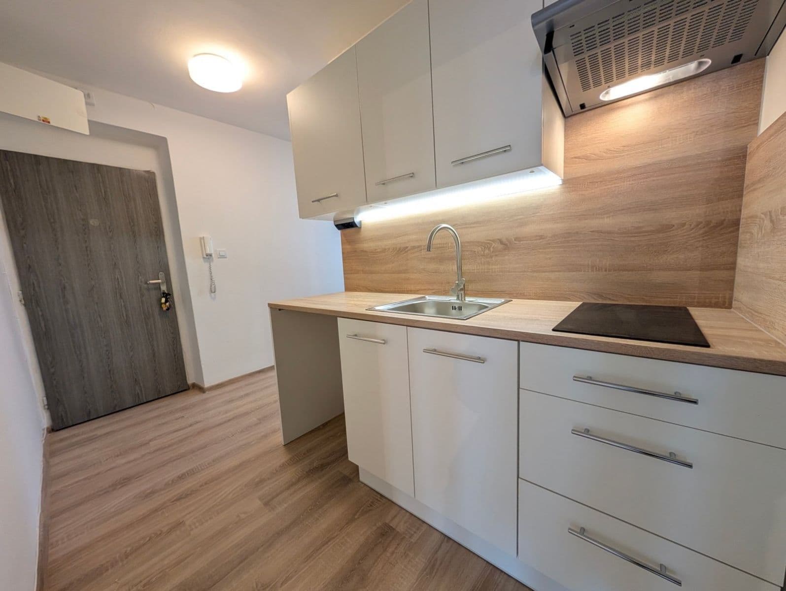 Studio flat to rent, 24 m², Na Nábřeží, Havířov, Moravskoslezský Region Studio flat to rent, 24 m², Na Nábřeží, Havířov, Moravskoslezský Region