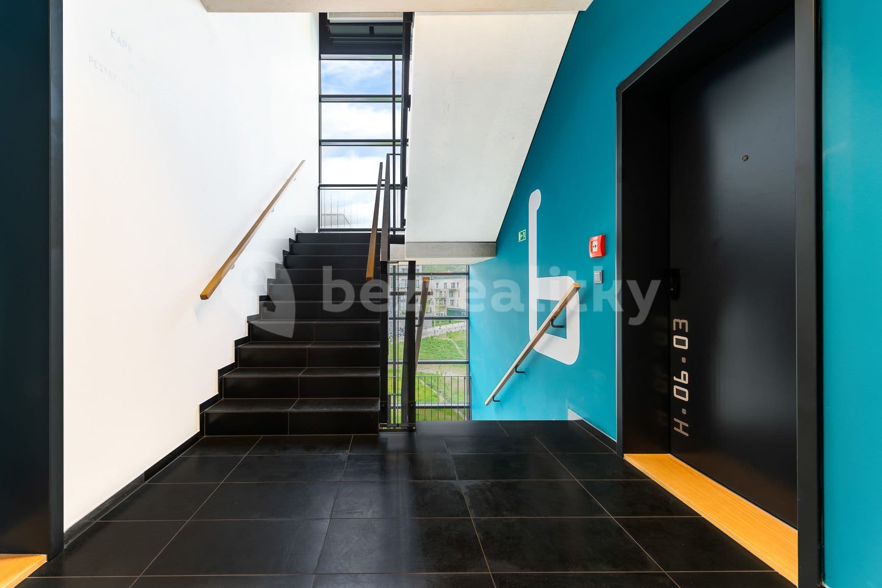 2 bedroom with open-plan kitchen flat to rent, 104 m², Grafická, Prague, Prague 2 bedroom with open-plan kitchen flat to rent, 104 m², Grafická, Prague, Prague