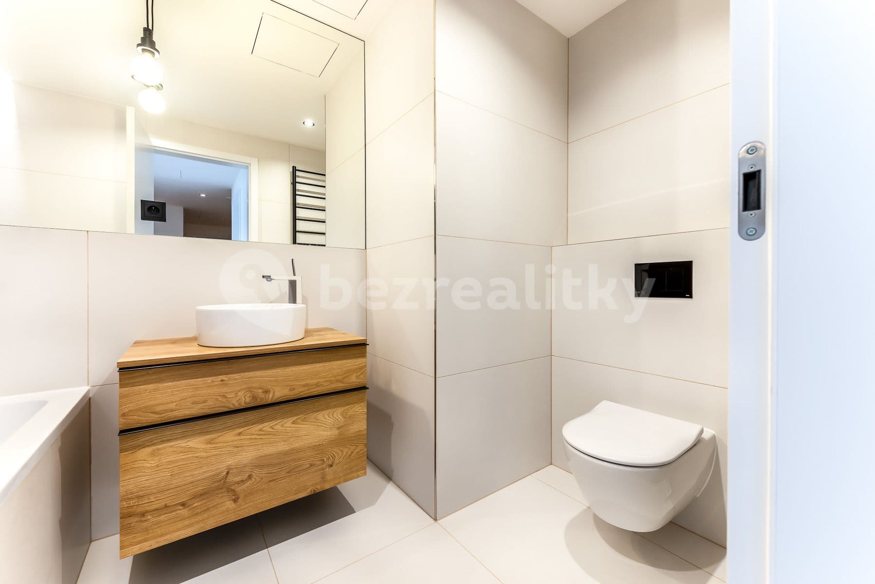 2 bedroom with open-plan kitchen flat to rent, 104 m², Grafická, Prague, Prague 2 bedroom with open-plan kitchen flat to rent, 104 m², Grafická, Prague, Prague