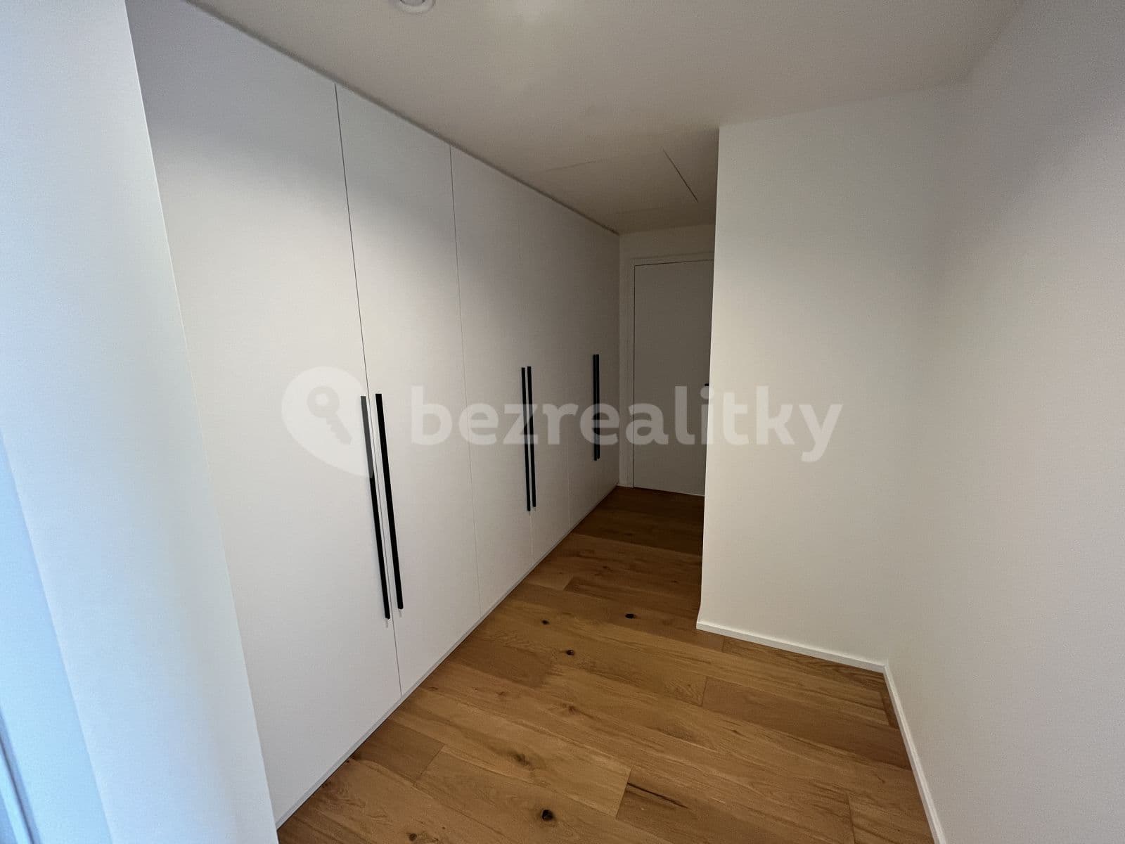 2 bedroom with open-plan kitchen flat to rent, 104 m², Grafická, Prague, Prague 2 bedroom with open-plan kitchen flat to rent, 104 m², Grafická, Prague, Prague