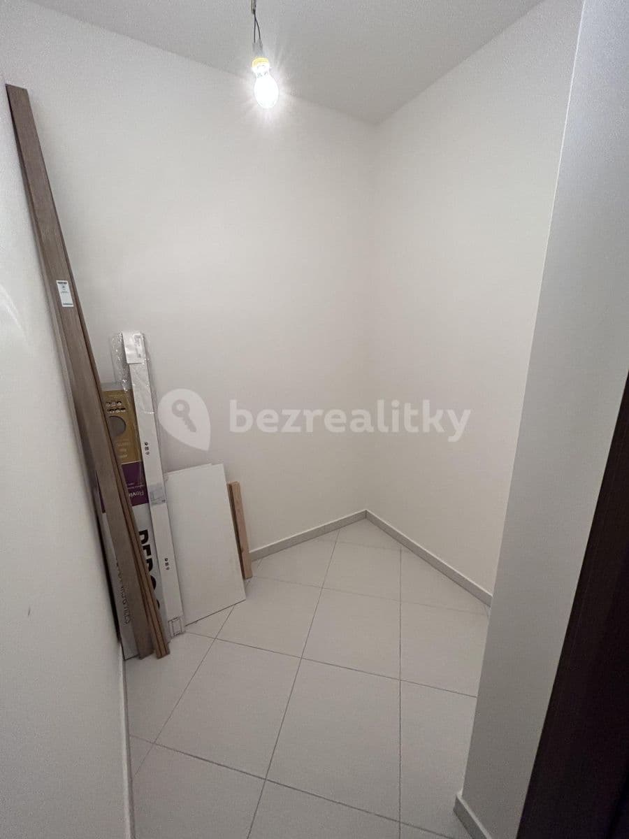 Studio flat to rent, 39 m², Ferrariho, Prague, Prague Studio flat to rent, 39 m², Ferrariho, Prague, Prague