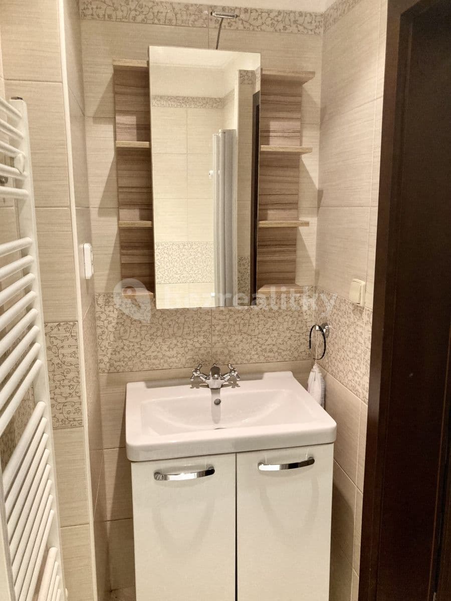 Studio flat to rent, 30 m², V Šáreckém údolí, Prague, Prague Studio flat to rent, 30 m², V Šáreckém údolí, Prague, Prague