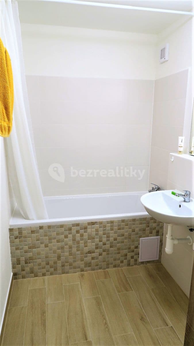 3 bedroom with open-plan kitchen flat to rent, 95 m², Doležalova, Prague, Prague 3 bedroom with open-plan kitchen flat to rent, 95 m², Doležalova, Prague, Prague