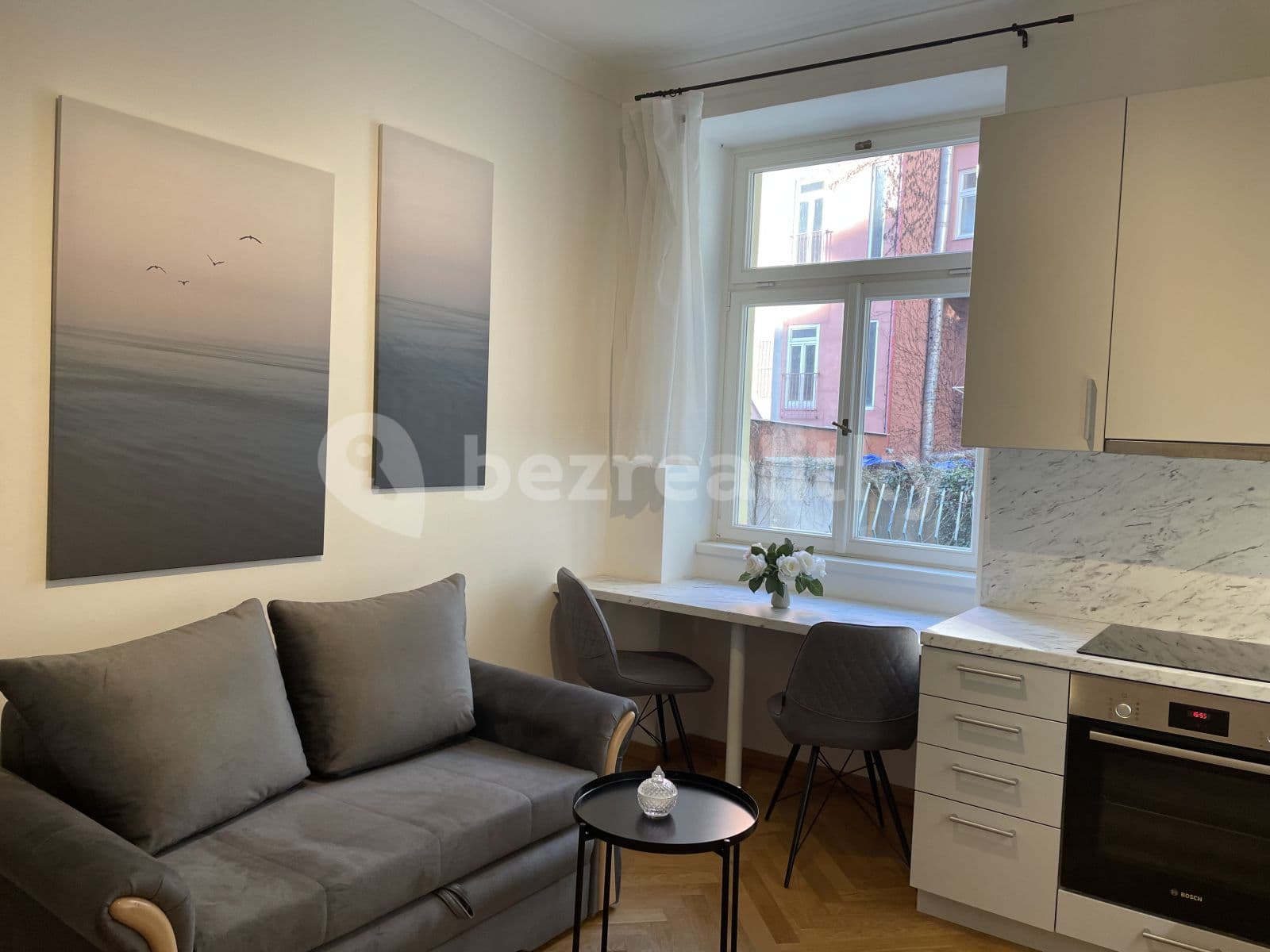 1 bedroom with open-plan kitchen flat to rent, 39 m², Černomořská, Prague, Prague 1 bedroom with open-plan kitchen flat to rent, 39 m², Černomořská, Prague, Prague