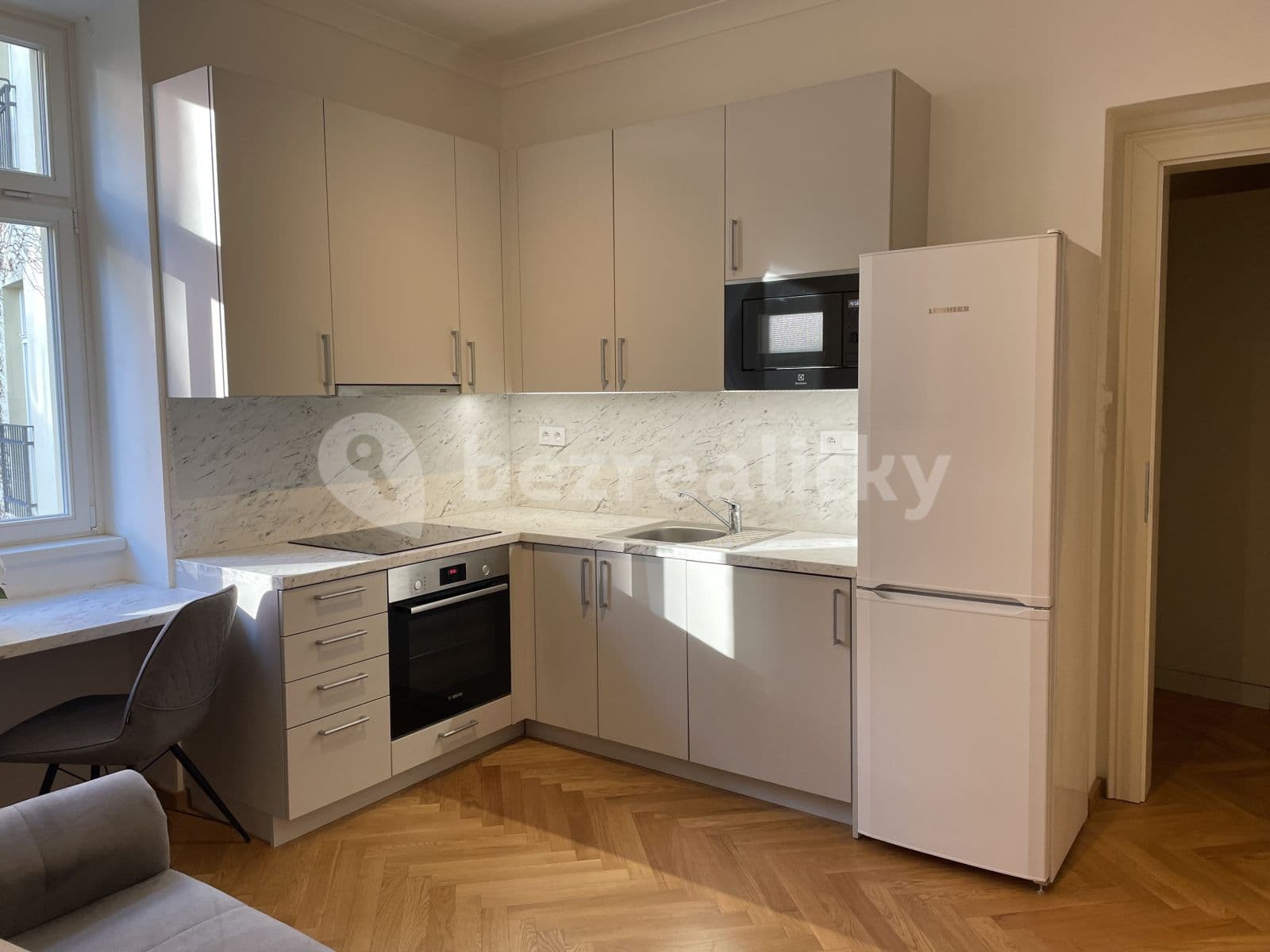 1 bedroom with open-plan kitchen flat to rent, 39 m², Černomořská, Prague, Prague 1 bedroom with open-plan kitchen flat to rent, 39 m², Černomořská, Prague, Prague