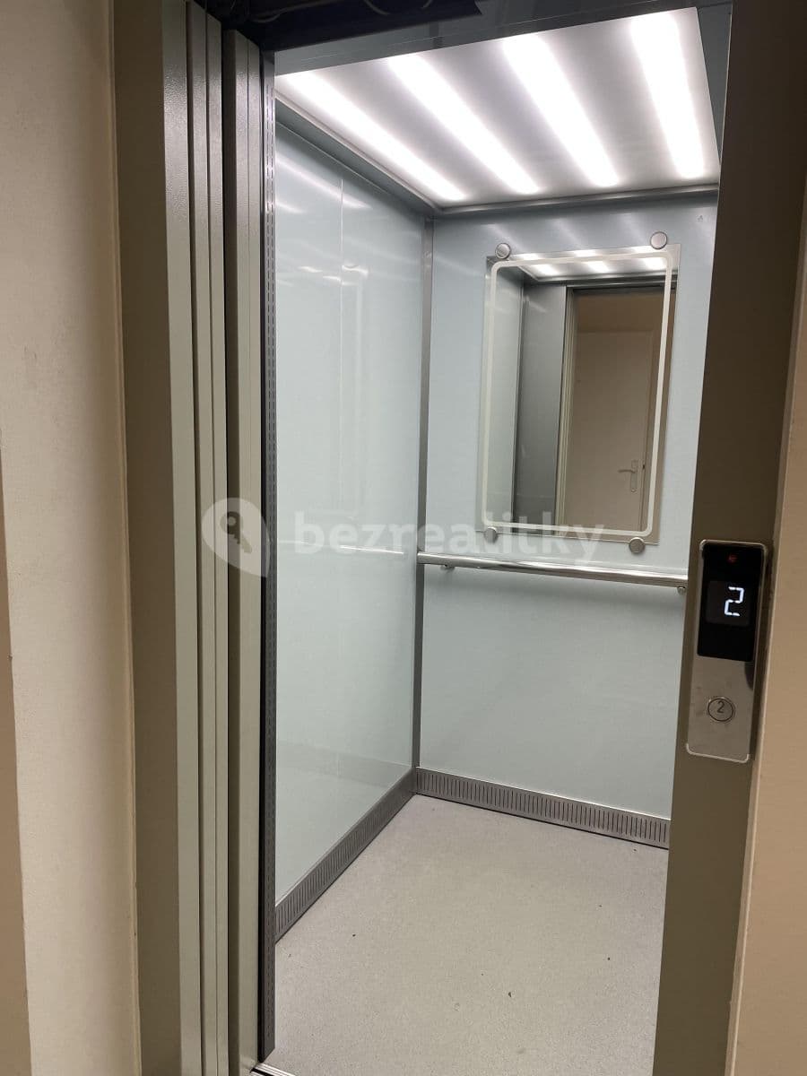 1 bedroom with open-plan kitchen flat to rent, 39 m², Černomořská, Prague, Prague 1 bedroom with open-plan kitchen flat to rent, 39 m², Černomořská, Prague, Prague