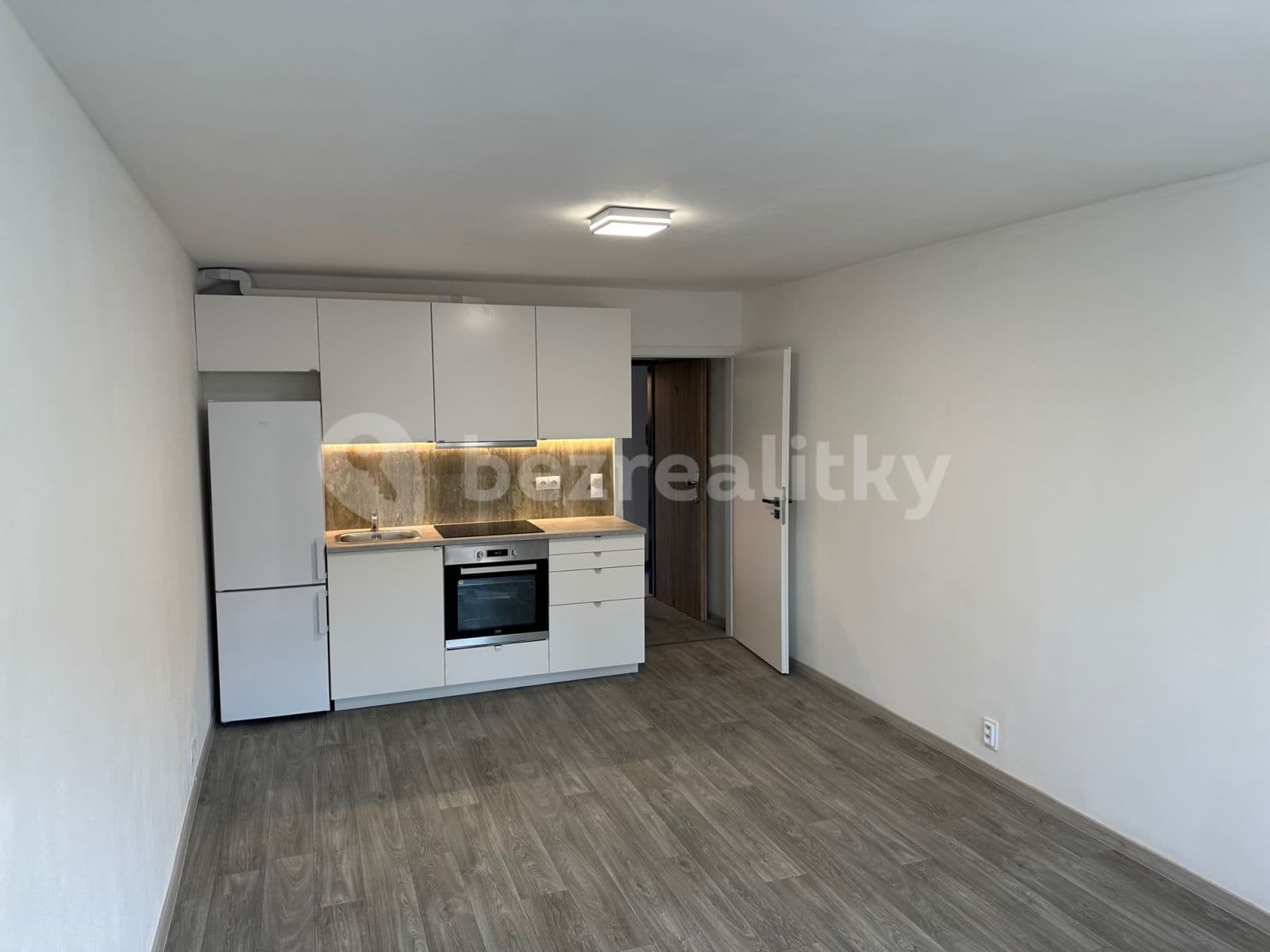 Studio flat to rent, 35 m², náměstí Jiřího z Poděbrad, Nový Knín, Středočeský Region Studio flat to rent, 35 m², náměstí Jiřího z Poděbrad, Nový Knín, Středočeský Region