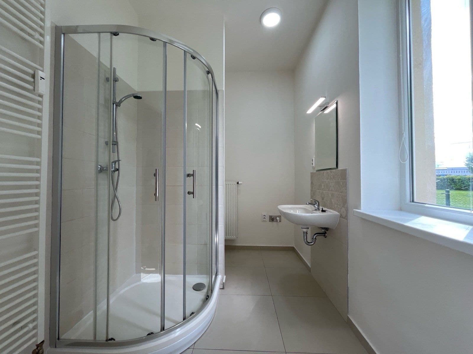 1 bedroom with open-plan kitchen flat to rent, 44 m², Nadační, Ostrava, Moravskoslezský Region 1 bedroom with open-plan kitchen flat to rent, 44 m², Nadační, Ostrava, Moravskoslezský Region