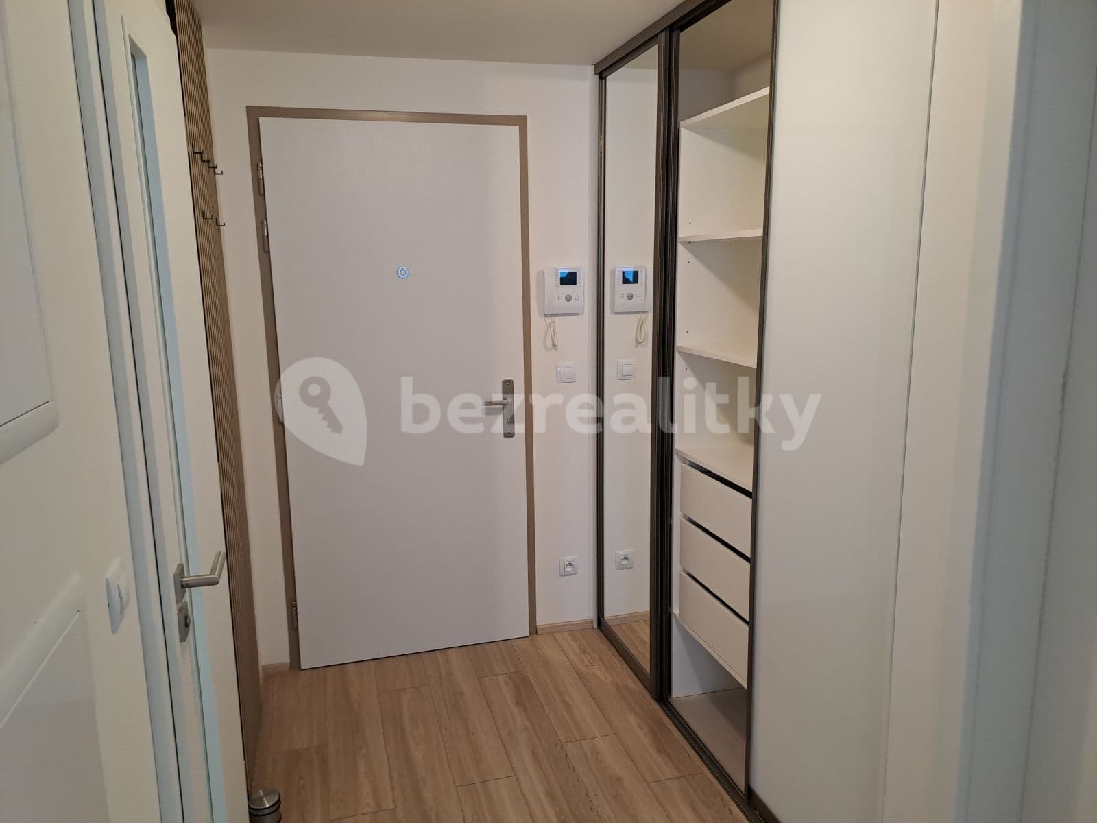 1 bedroom with open-plan kitchen flat to rent, 56 m², V Háji, Prague, Prague 1 bedroom with open-plan kitchen flat to rent, 56 m², V Háji, Prague, Prague