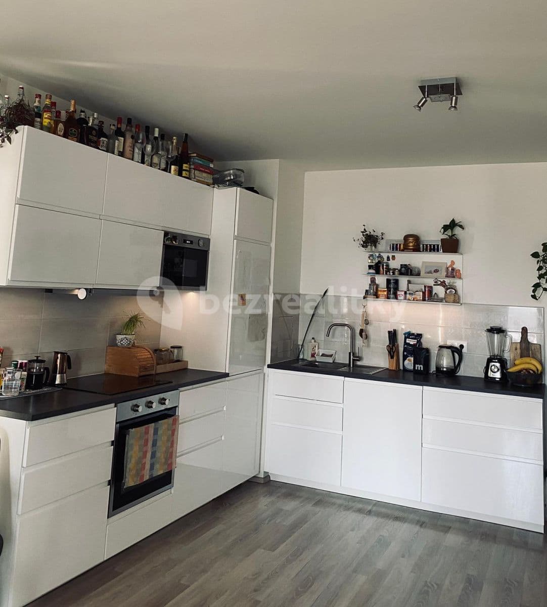 1 bedroom with open-plan kitchen flat to rent, 54 m², K Vystrkovu, Prague, Prague 1 bedroom with open-plan kitchen flat to rent, 54 m², K Vystrkovu, Prague, Prague
