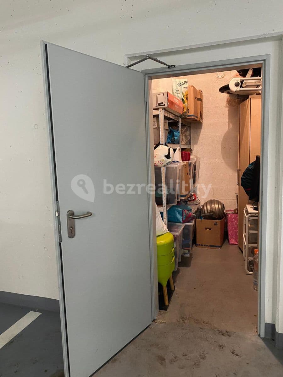 1 bedroom with open-plan kitchen flat to rent, 54 m², K Vystrkovu, Prague, Prague 1 bedroom with open-plan kitchen flat to rent, 54 m², K Vystrkovu, Prague, Prague