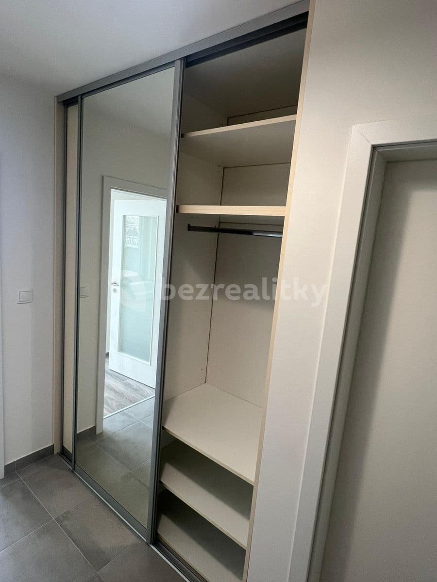 1 bedroom with open-plan kitchen flat to rent, 53 m², K Vystrkovu, Prague, Prague 1 bedroom with open-plan kitchen flat to rent, 53 m², K Vystrkovu, Prague, Prague