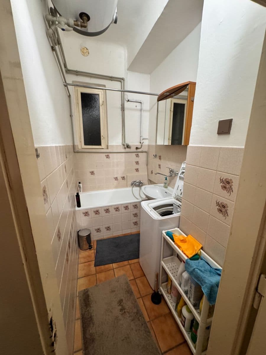 1 bedroom with open-plan kitchen flat to rent, 55 m², Komunardů, Prague, Prague 1 bedroom with open-plan kitchen flat to rent, 55 m², Komunardů, Prague, Prague