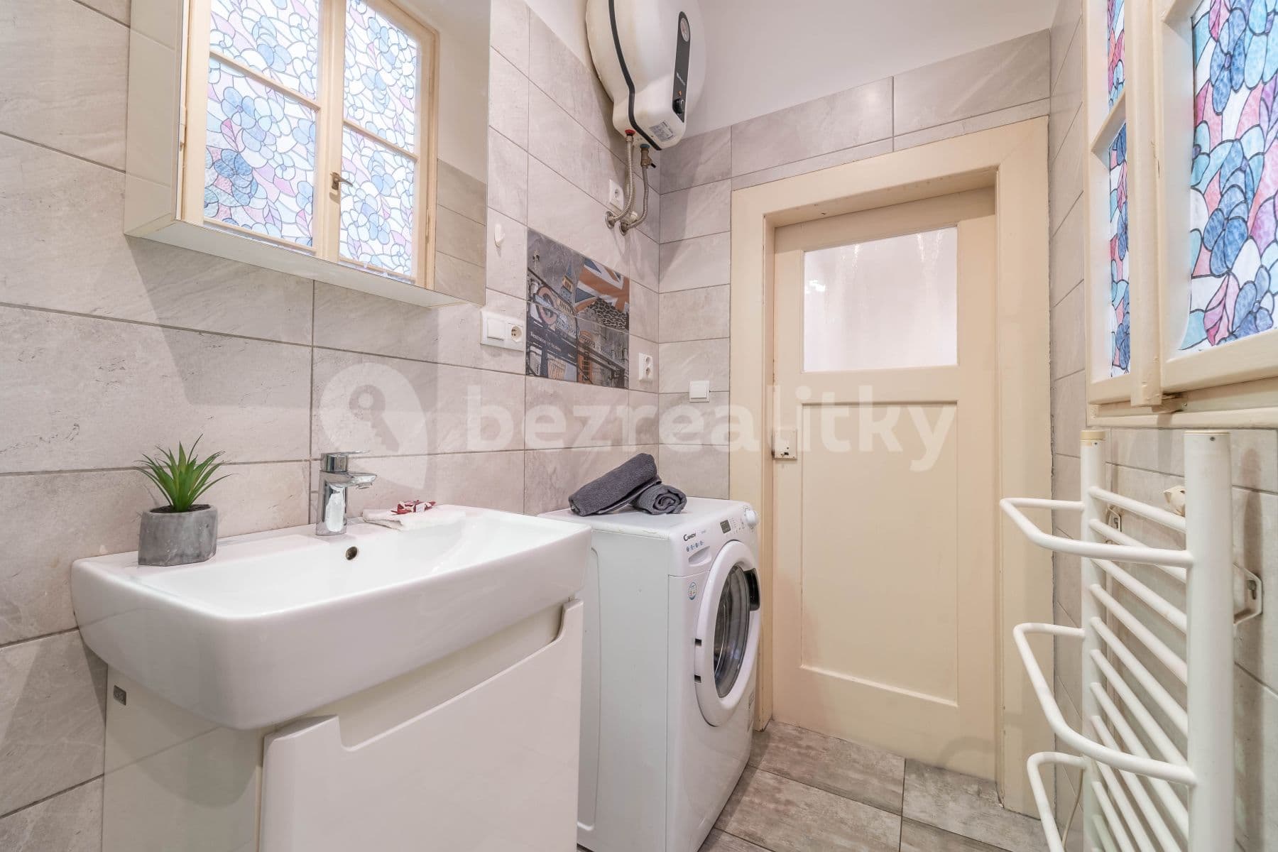 1 bedroom with open-plan kitchen flat to rent, 46 m², Kodaňská, Prague, Prague 1 bedroom with open-plan kitchen flat to rent, 46 m², Kodaňská, Prague, Prague