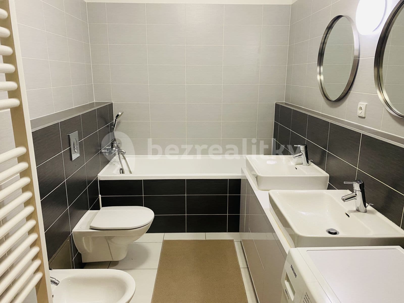 2 bedroom with open-plan kitchen flat to rent, 100 m², Jeseniova, Prague, Prague 2 bedroom with open-plan kitchen flat to rent, 100 m², Jeseniova, Prague, Prague