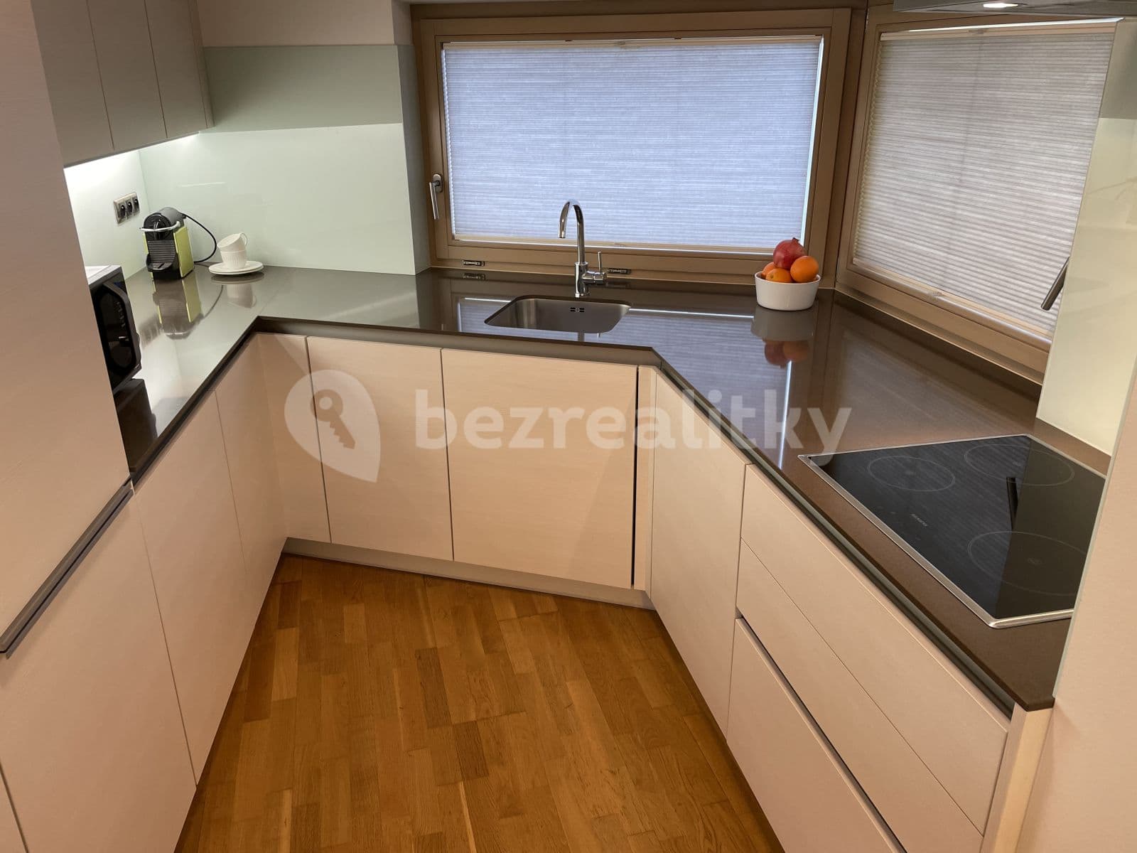 2 bedroom with open-plan kitchen flat to rent, 100 m², Jeseniova, Prague, Prague 2 bedroom with open-plan kitchen flat to rent, 100 m², Jeseniova, Prague, Prague