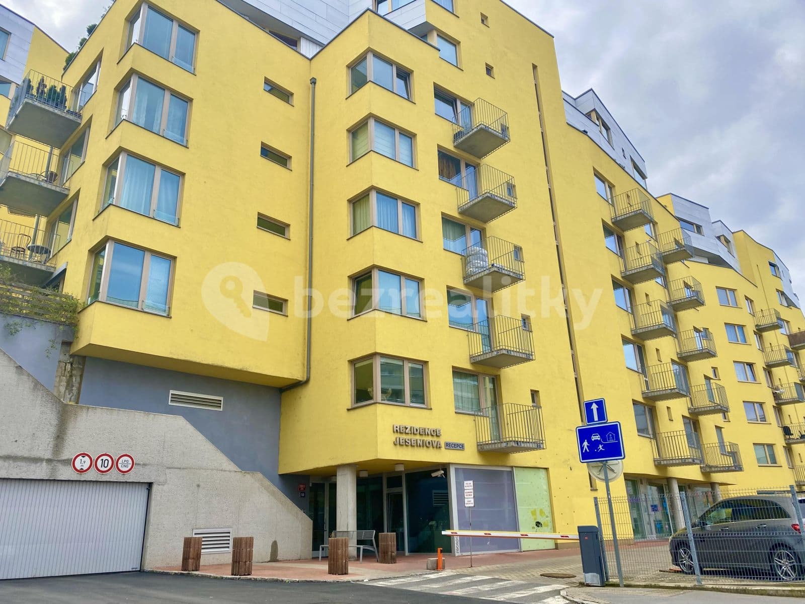 2 bedroom with open-plan kitchen flat to rent, 100 m², Jeseniova, Prague, Prague 2 bedroom with open-plan kitchen flat to rent, 100 m², Jeseniova, Prague, Prague