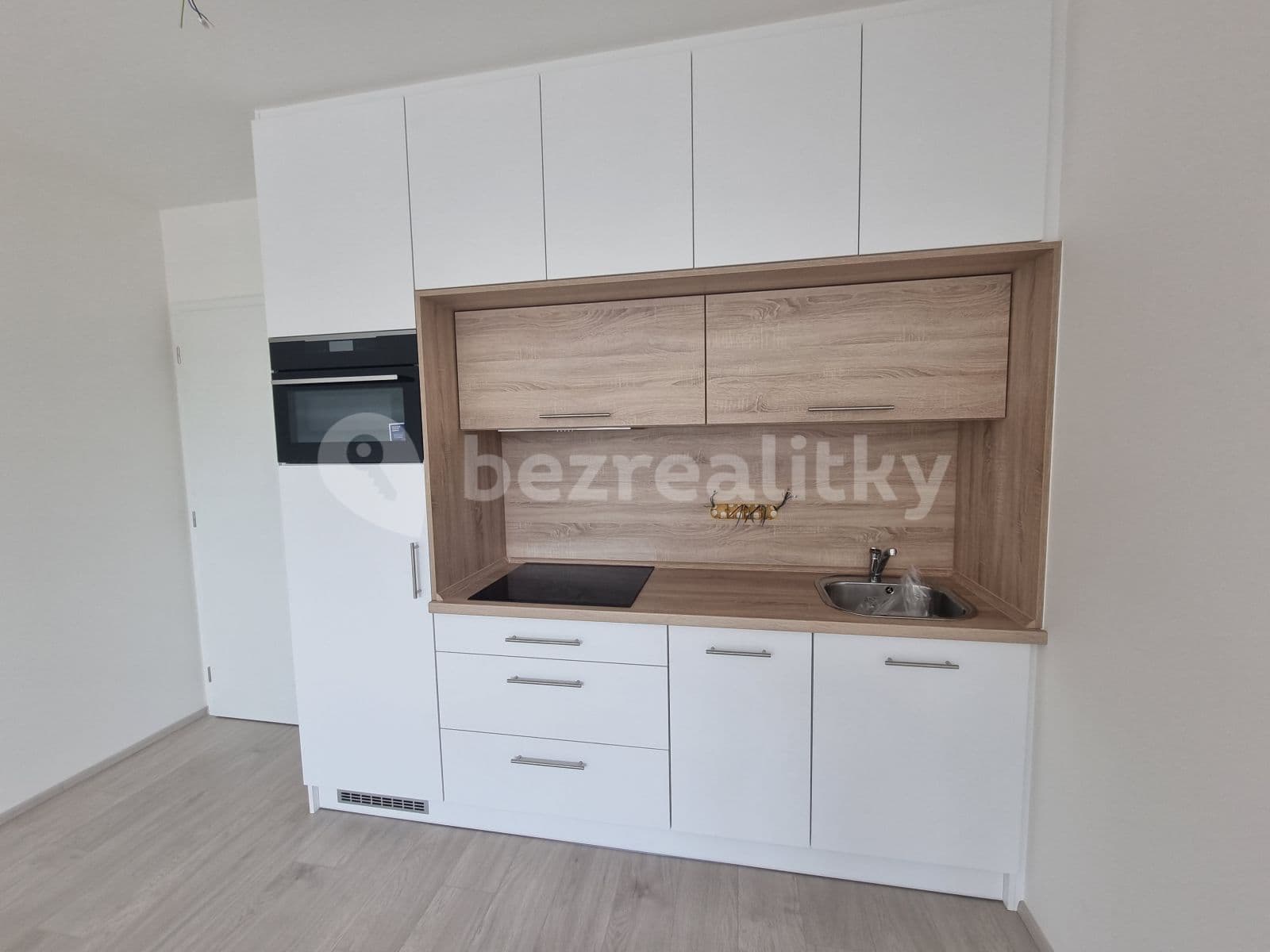 1 bedroom with open-plan kitchen flat to rent, 52 m², Dělnická, Prague, Prague 1 bedroom with open-plan kitchen flat to rent, 52 m², Dělnická, Prague, Prague
