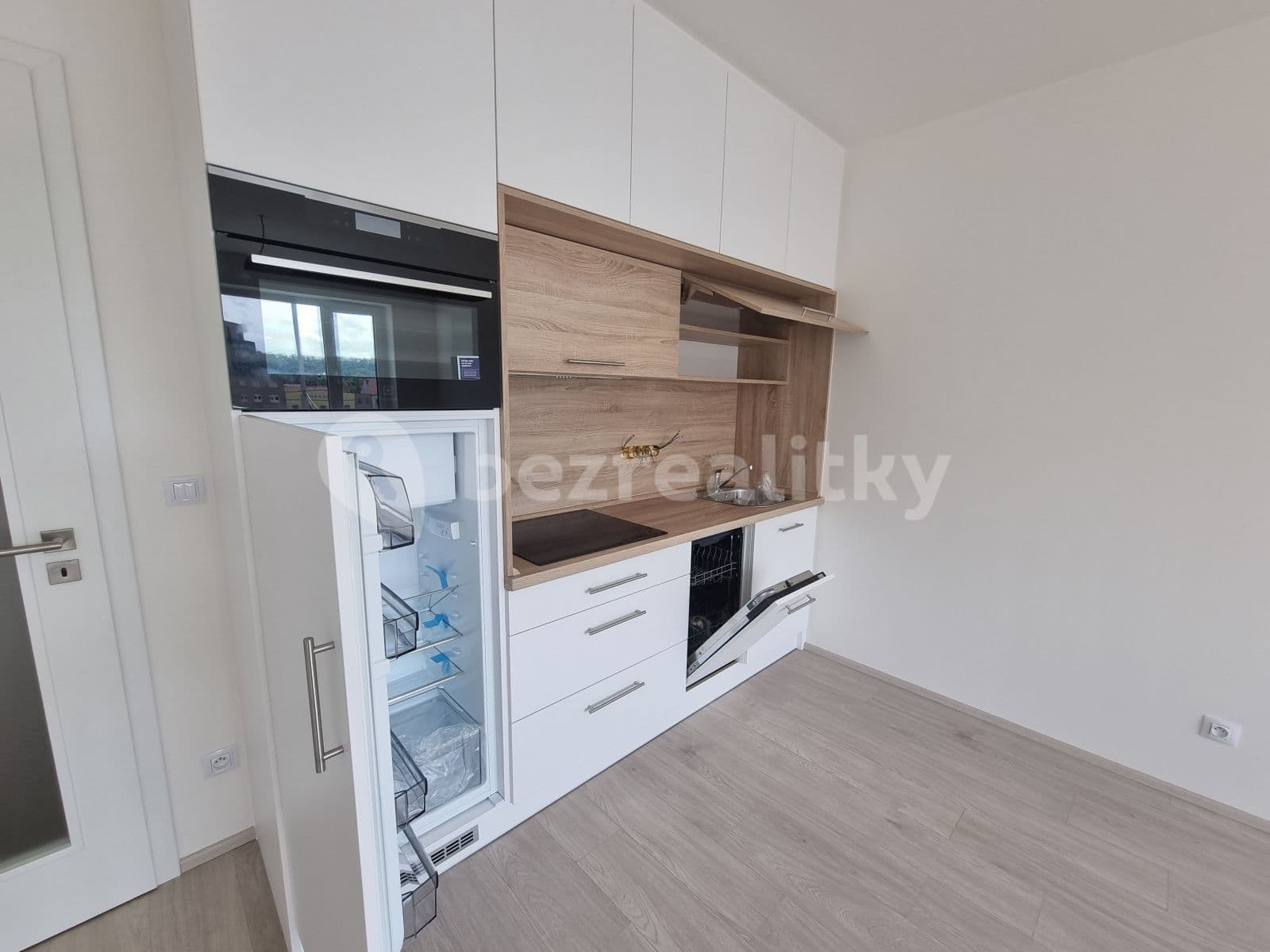 1 bedroom with open-plan kitchen flat to rent, 52 m², Dělnická, Prague, Prague 1 bedroom with open-plan kitchen flat to rent, 52 m², Dělnická, Prague, Prague