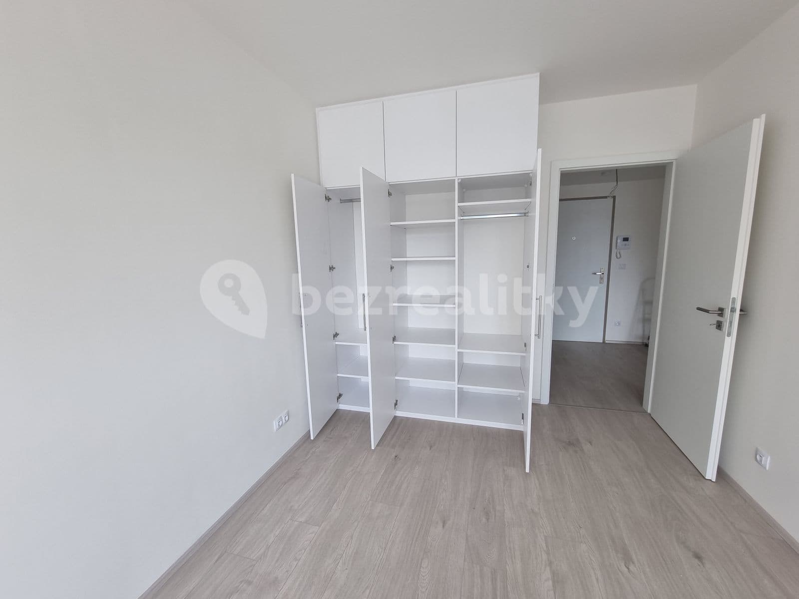 1 bedroom with open-plan kitchen flat to rent, 52 m², Dělnická, Prague, Prague 1 bedroom with open-plan kitchen flat to rent, 52 m², Dělnická, Prague, Prague