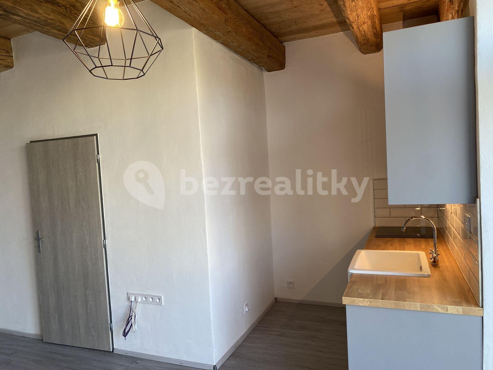 Small studio flat to rent, 30 m², Třeboňská, Rudolfov, Jihočeský Region
