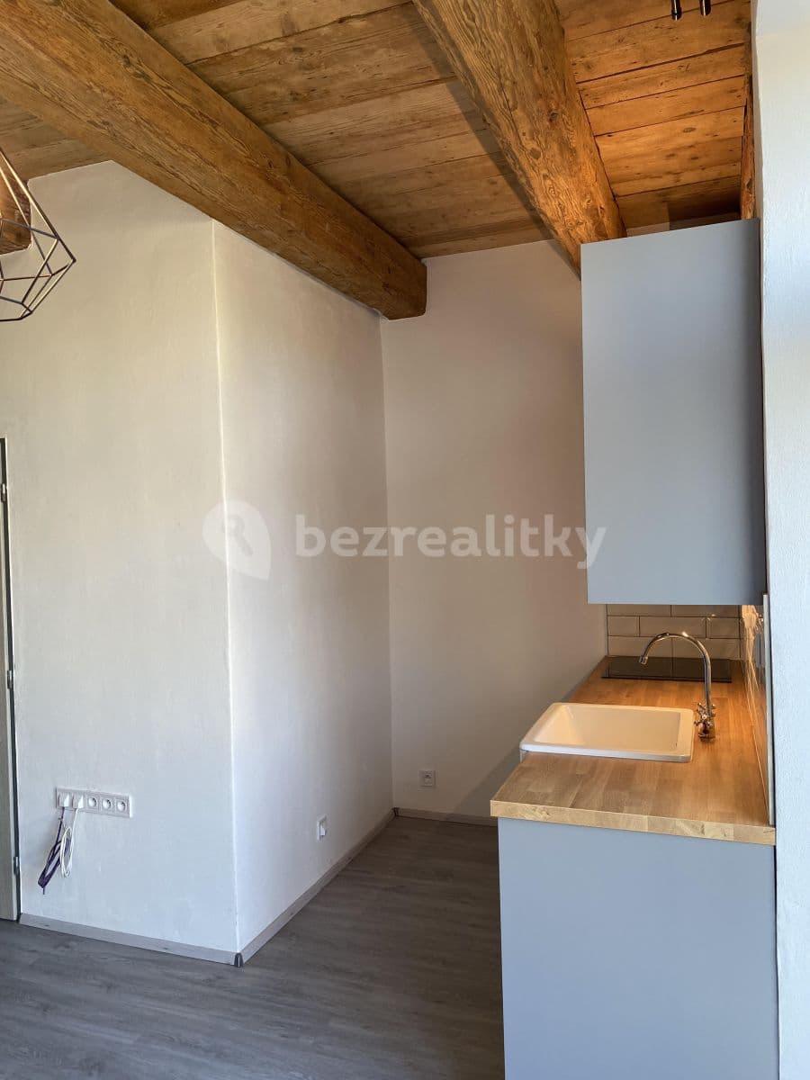 Small studio flat to rent, 30 m², Třeboňská, Rudolfov, Jihočeský Region