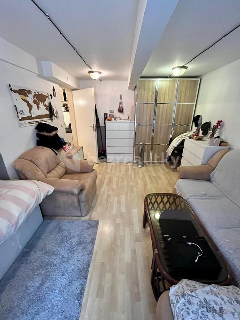 1 bedroom with open-plan kitchen flat to rent, 38 m², Terronská, Prague, Prague 1 bedroom with open-plan kitchen flat to rent, 38 m², Terronská, Prague, Prague