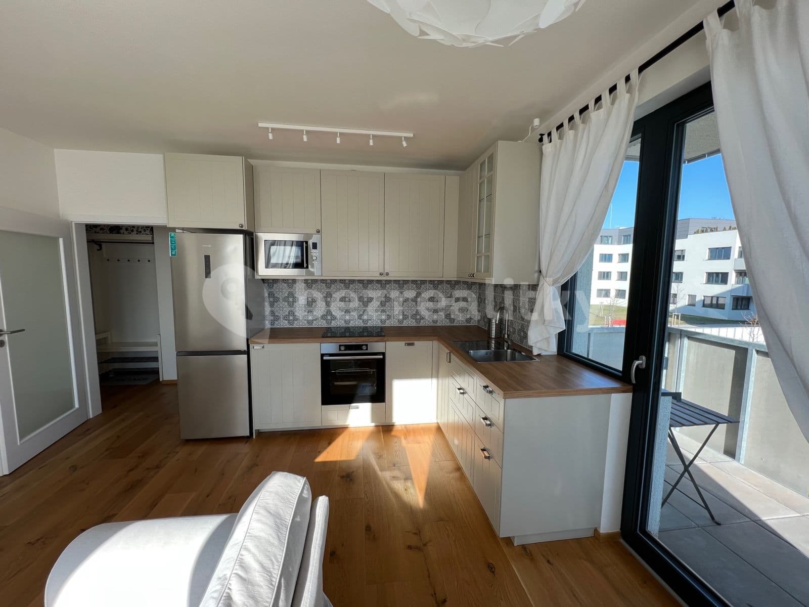 1 bedroom with open-plan kitchen flat to rent, 46 m², Žižkova, Horoměřice, Středočeský Region