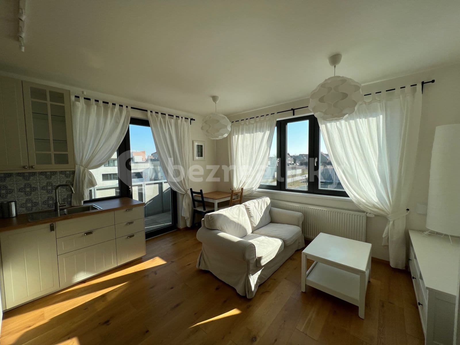 1 bedroom with open-plan kitchen flat to rent, 46 m², Žižkova, Horoměřice, Středočeský Region