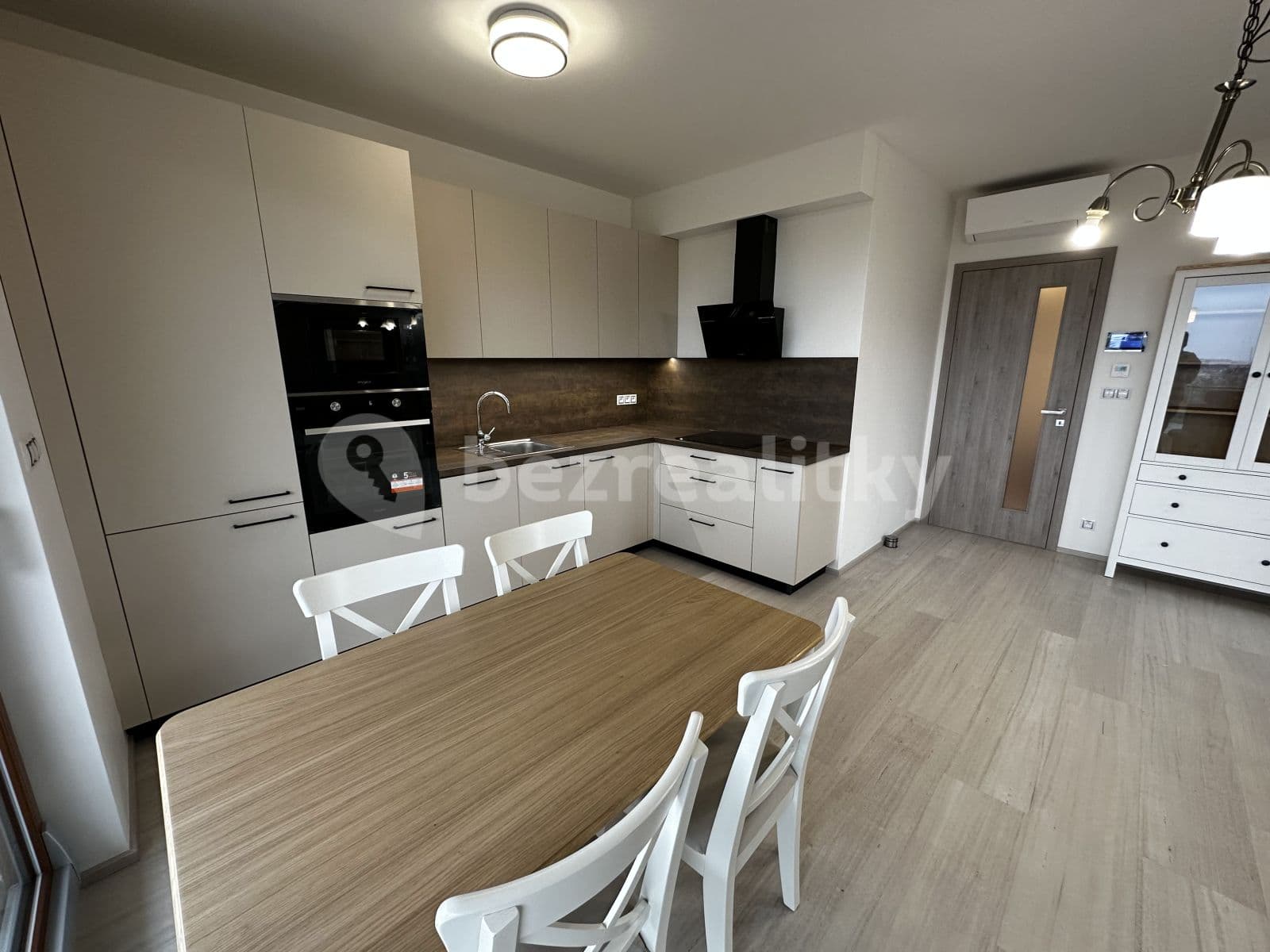 1 bedroom with open-plan kitchen flat to rent, 83 m², Lučištníků, Prague, Prague 1 bedroom with open-plan kitchen flat to rent, 83 m², Lučištníků, Prague, Prague