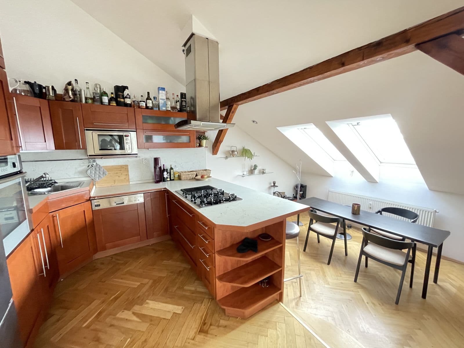 3 bedroom with open-plan kitchen flat to rent, 189 m², Seifertova, Prague, Prague 3 bedroom with open-plan kitchen flat to rent, 189 m², Seifertova, Prague, Prague