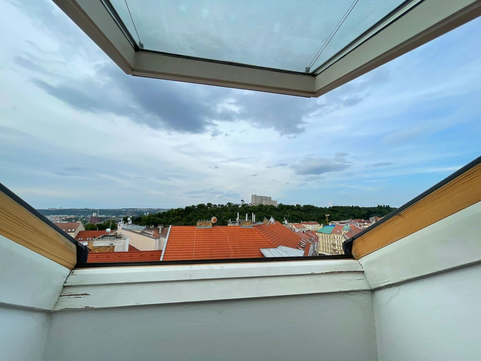 3 bedroom with open-plan kitchen flat to rent, 189 m², Seifertova, Prague, Prague 3 bedroom with open-plan kitchen flat to rent, 189 m², Seifertova, Prague, Prague