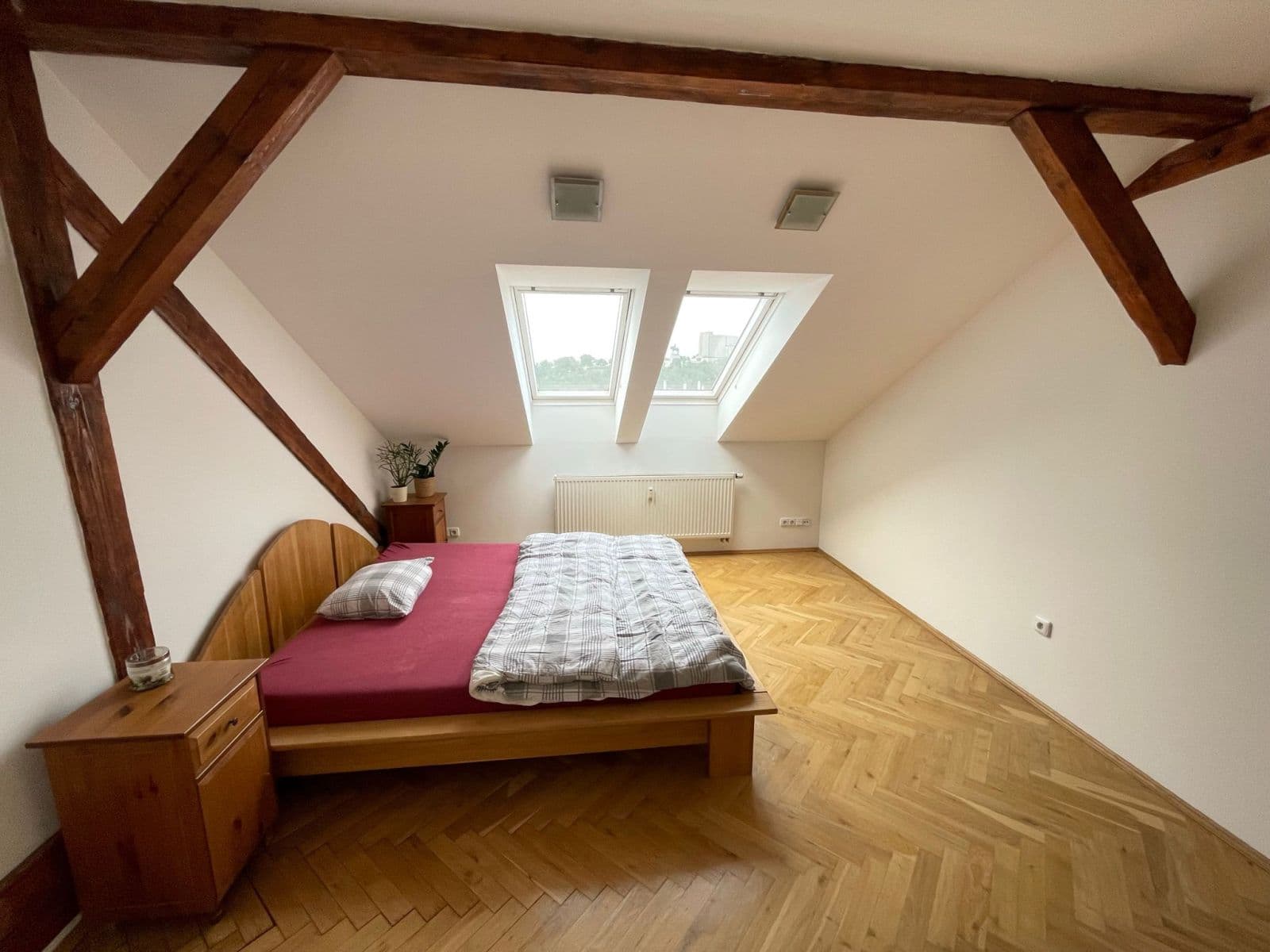 3 bedroom with open-plan kitchen flat to rent, 189 m², Seifertova, Prague, Prague 3 bedroom with open-plan kitchen flat to rent, 189 m², Seifertova, Prague, Prague