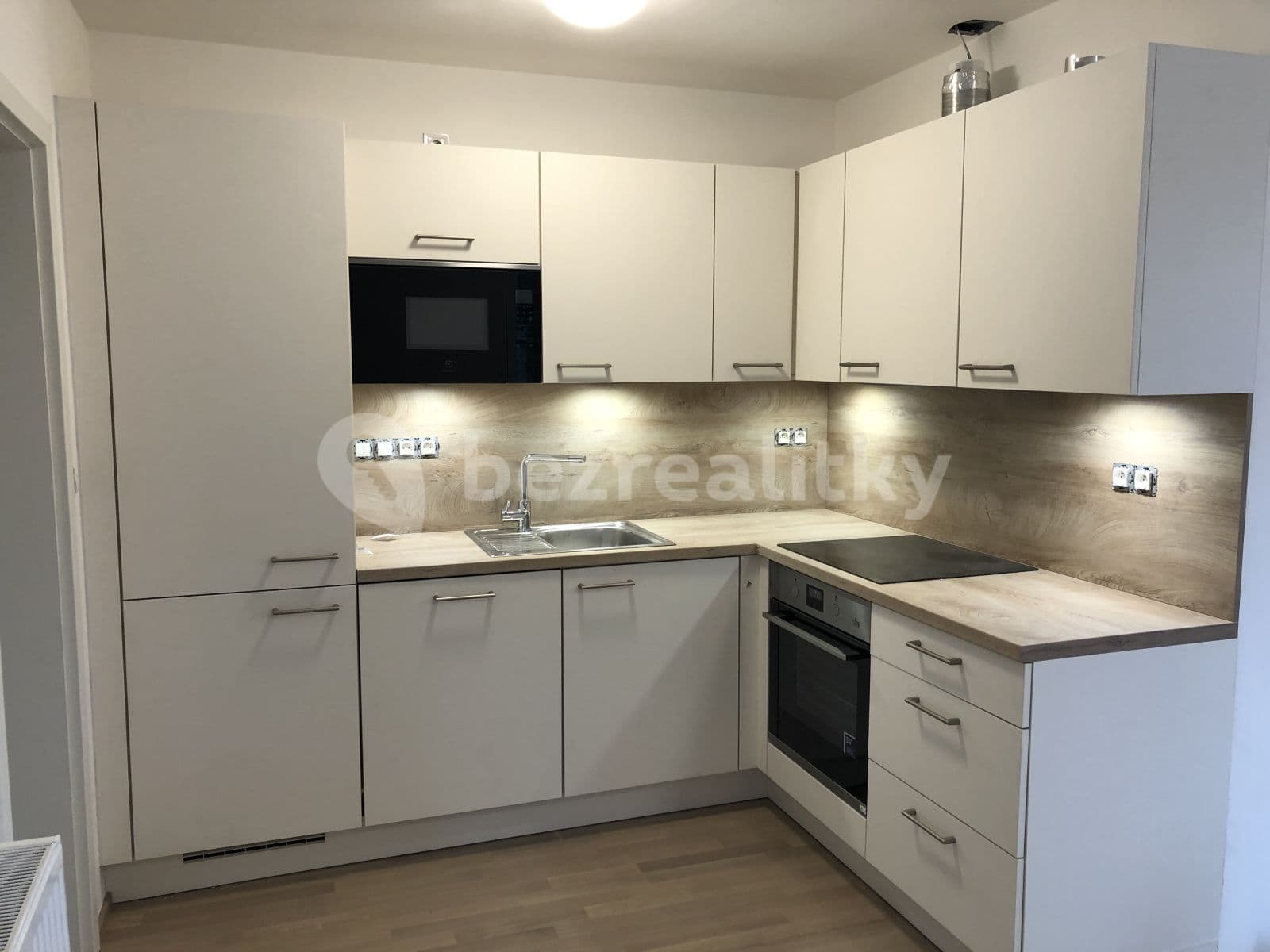 1 bedroom with open-plan kitchen flat to rent, 44 m², Nová, Jihlava, Vysočina Region 1 bedroom with open-plan kitchen flat to rent, 44 m², Nová, Jihlava, Vysočina Region