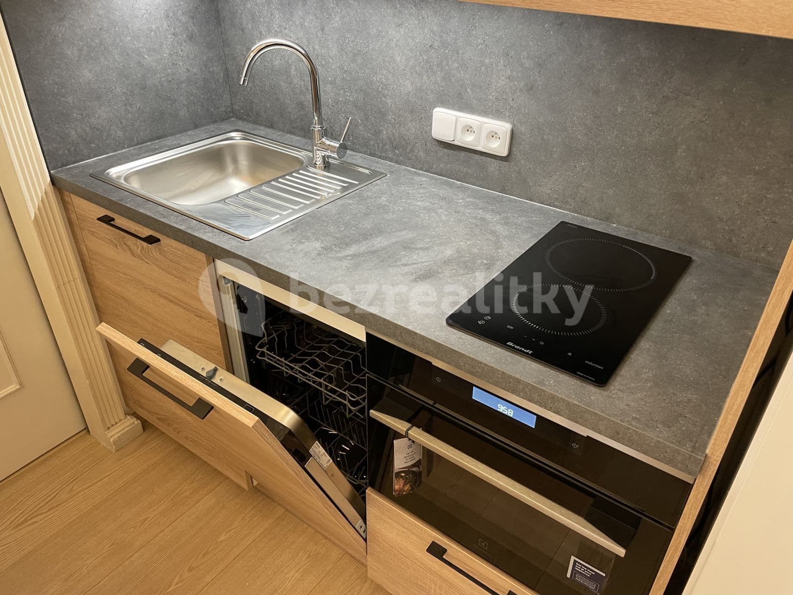 1 bedroom with open-plan kitchen flat to rent, 32 m², Jindřicha Plachty, Prague, Prague 1 bedroom with open-plan kitchen flat to rent, 32 m², Jindřicha Plachty, Prague, Prague